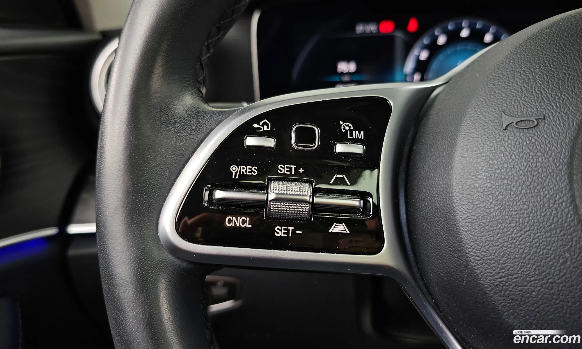 Mercedes-Benz E-Class W213 2020 — 24