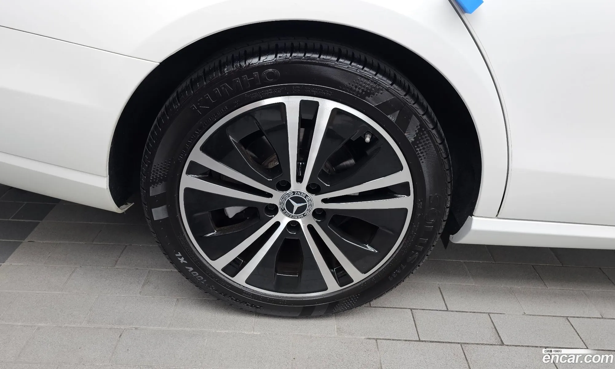 Mercedes-Benz E-Class W213 2020 — 25