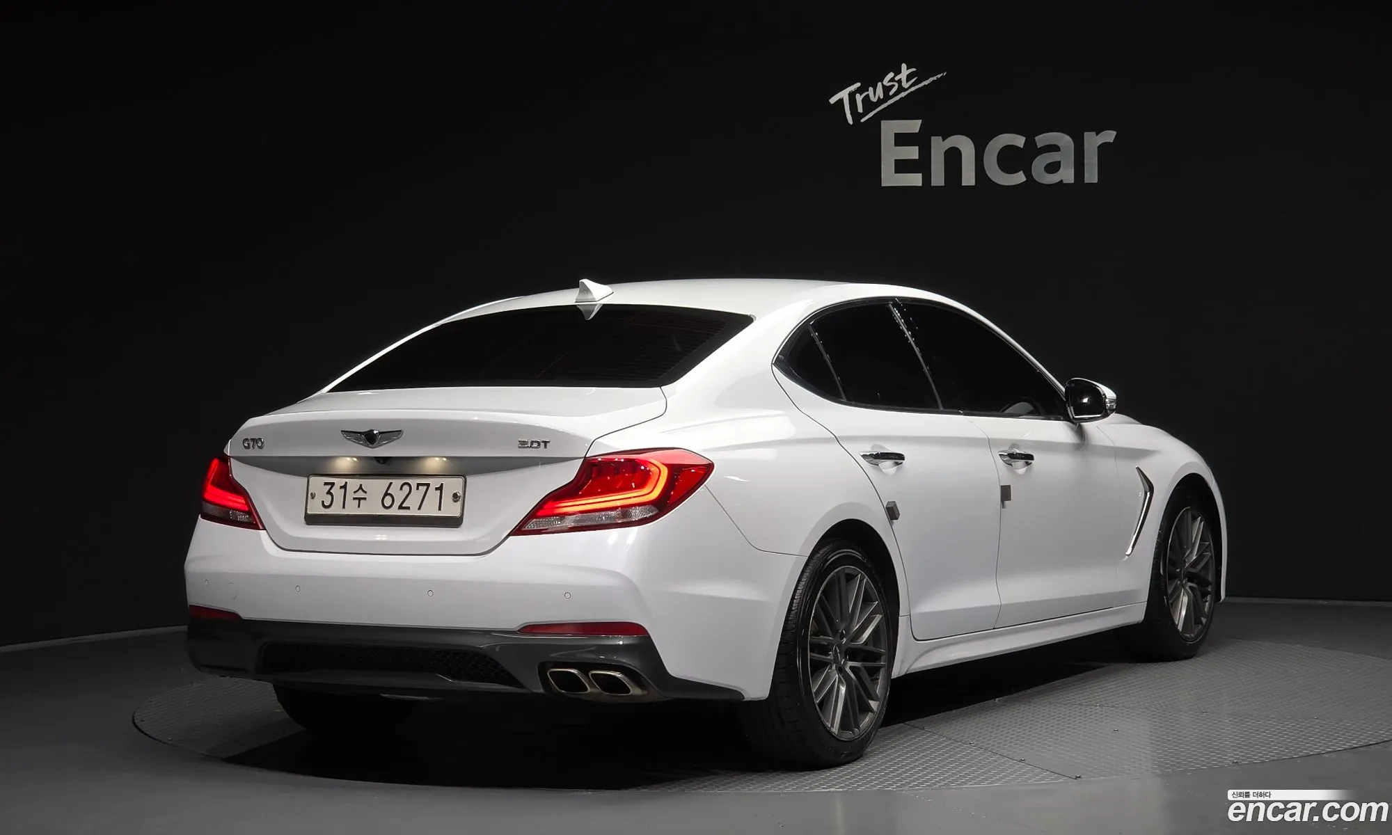 Genesis G70 2018 KMTG241ABJU014793 — 10
