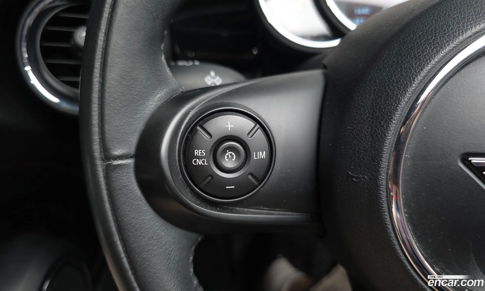 Mini Cooper Convertible 2019 WMWWG5107K3K11311 — 31