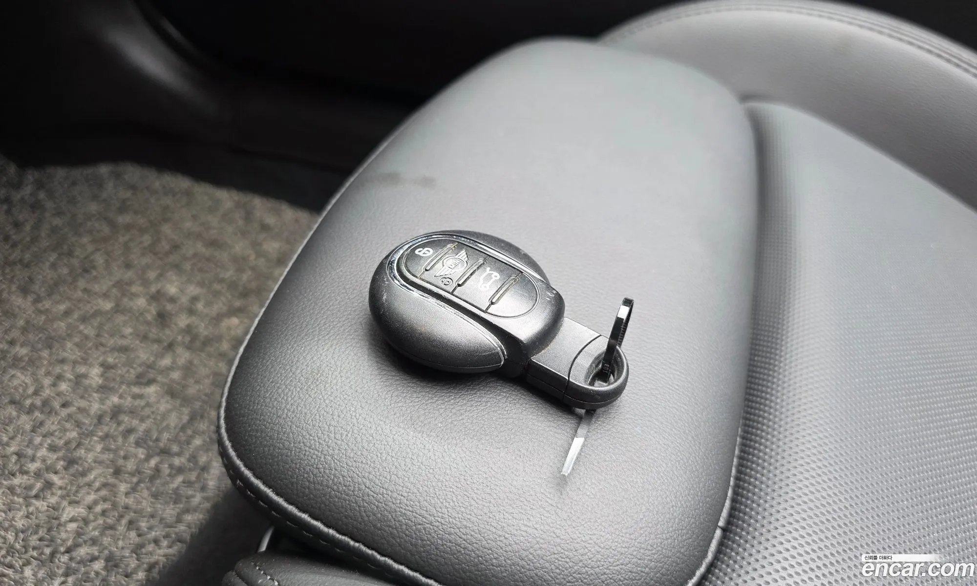 Mini Cooper Convertible 2019 WMWWG5107K3K11311 — 38