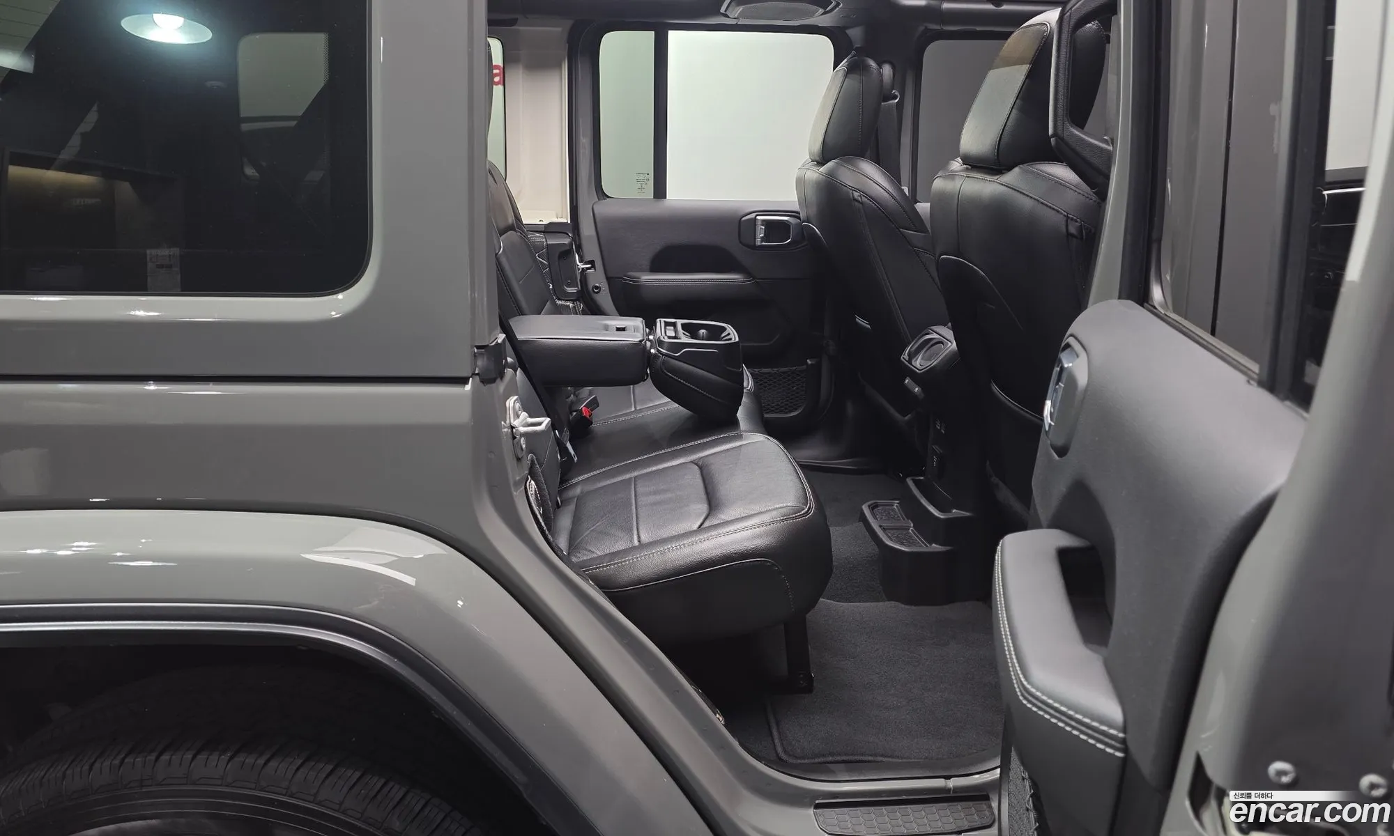 Jeep Wrangler 2022 — 23