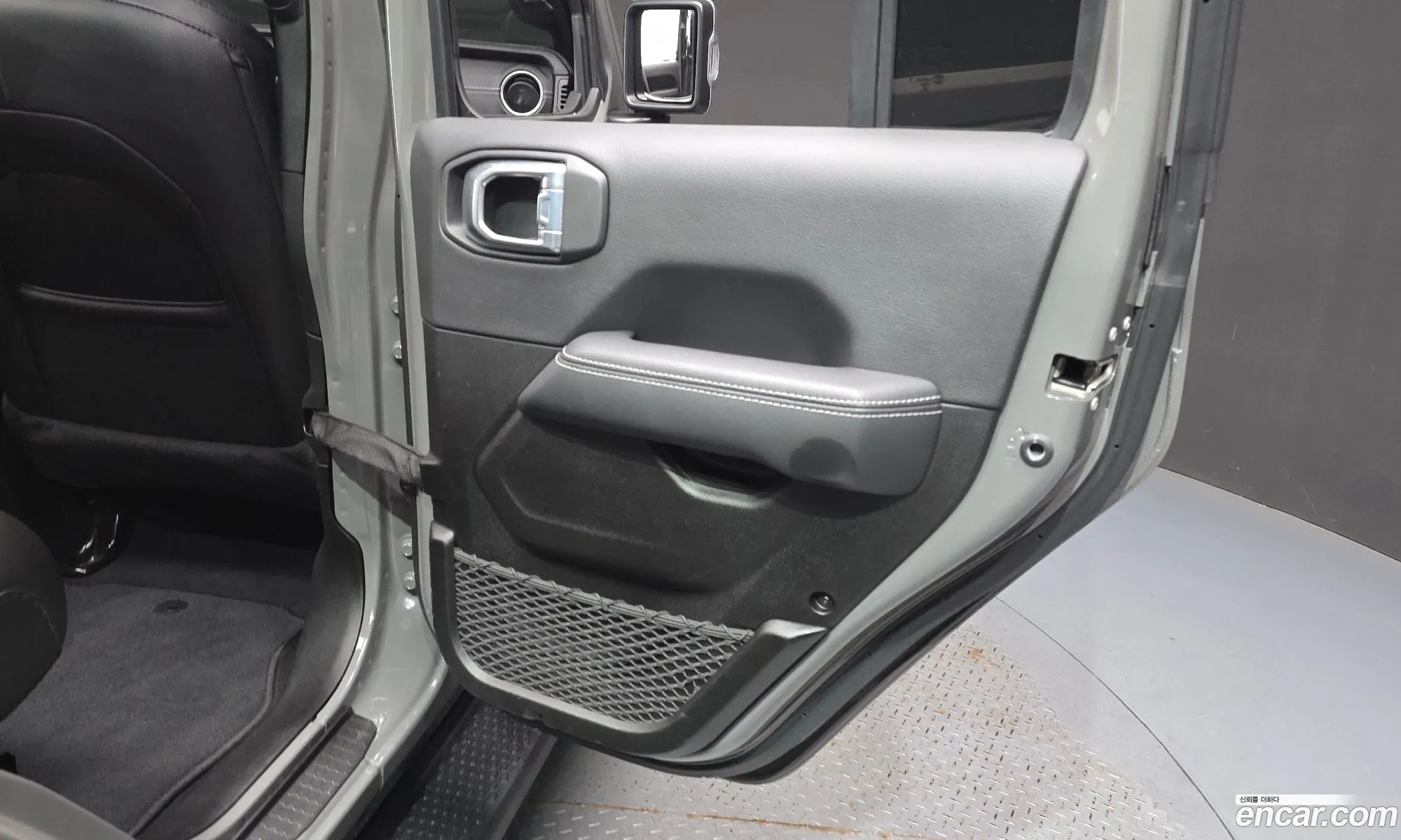 Jeep Wrangler 2022 — 32