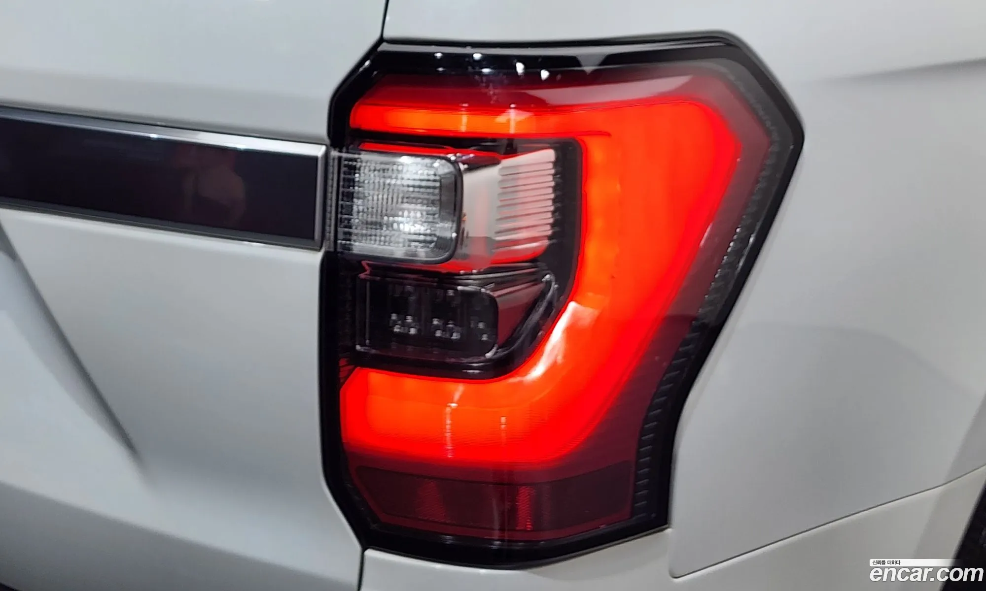 Ford Expedition 2021 1FMJU1MT166161616 — 4