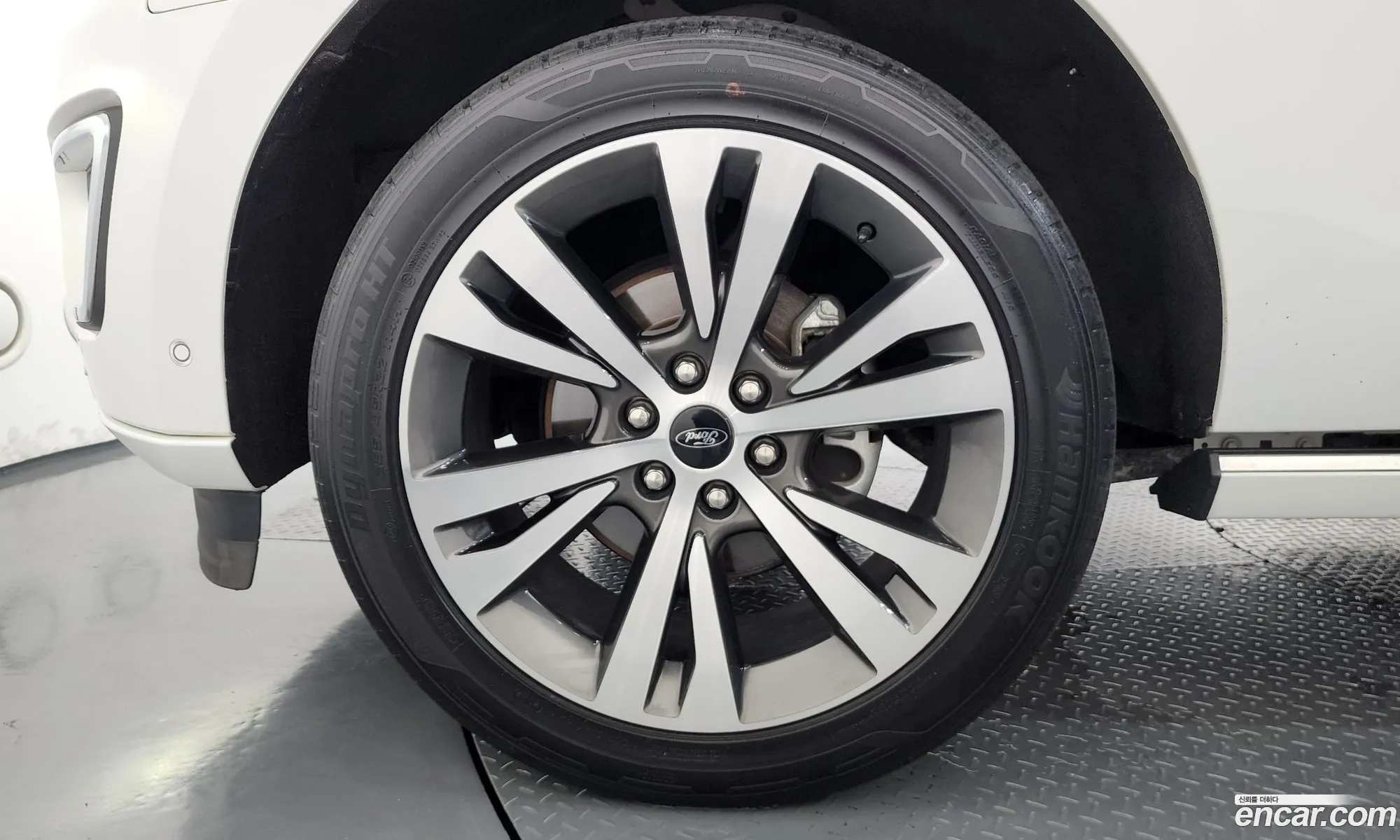 Ford Expedition 2021 1FMJU1MT166161616 — 18