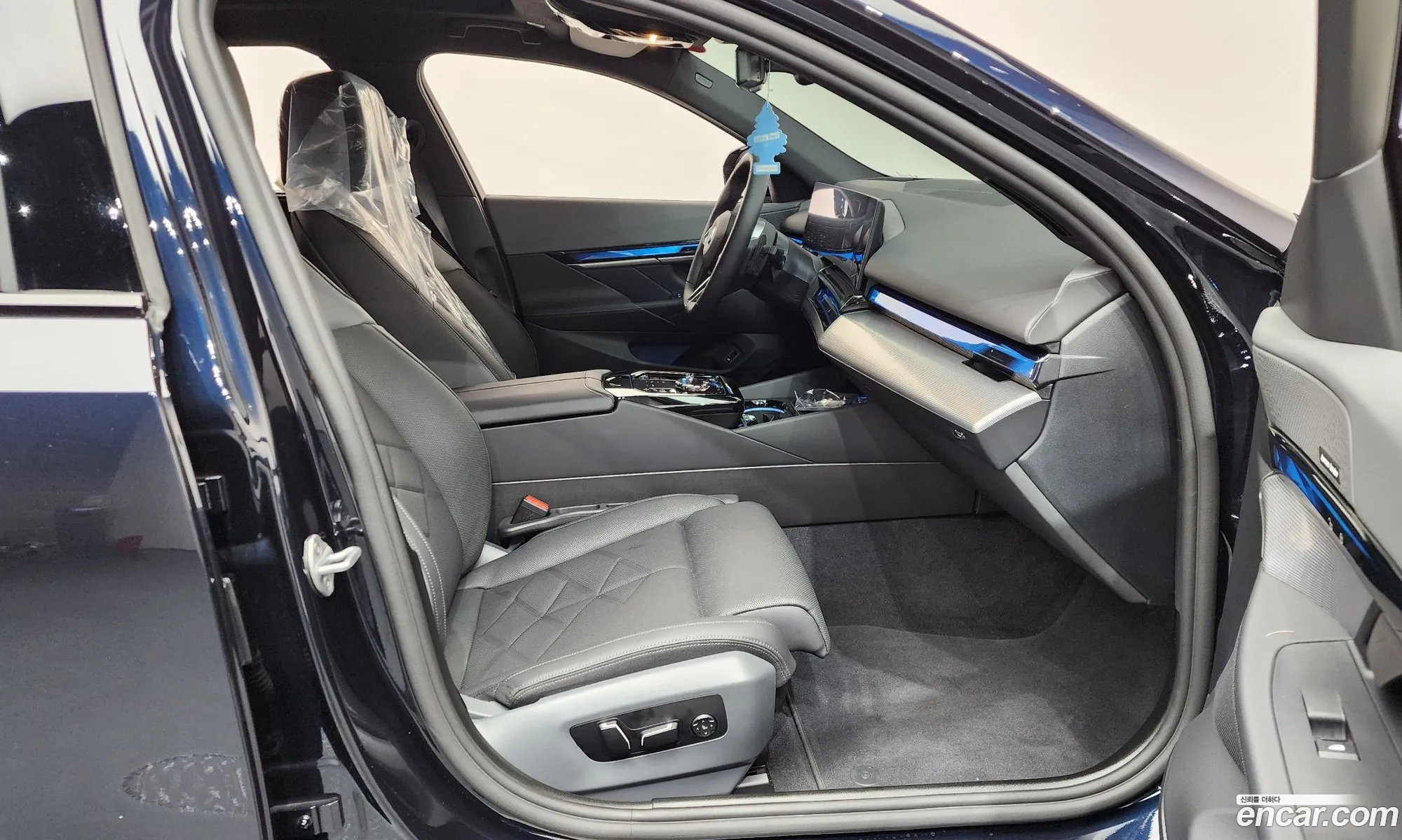 BMW 5 Series 2025 WBA71FJ09SCU63718 — 7