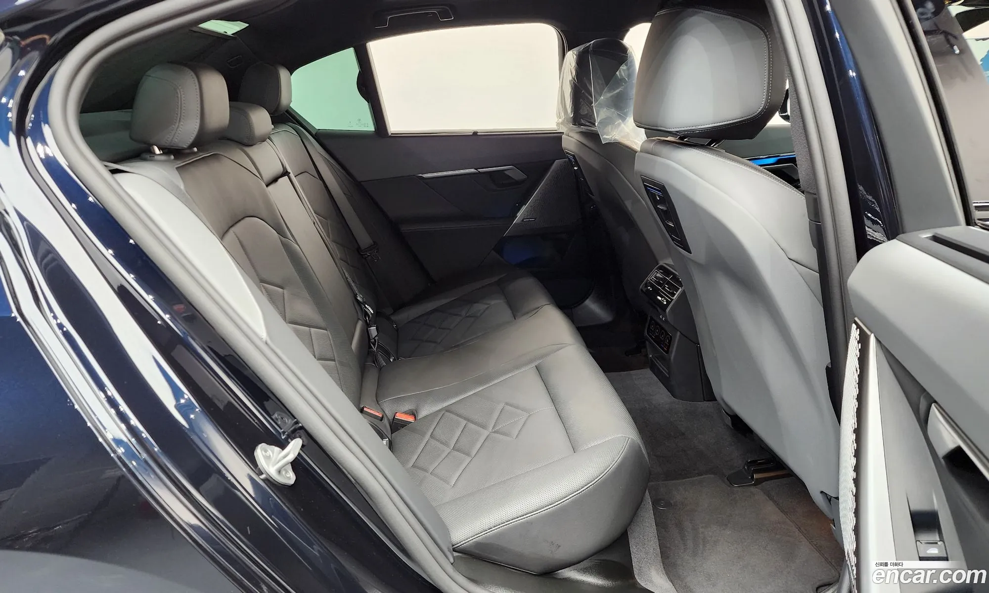 BMW 5 Series 2025 WBA71FJ09SCU63718 — 25