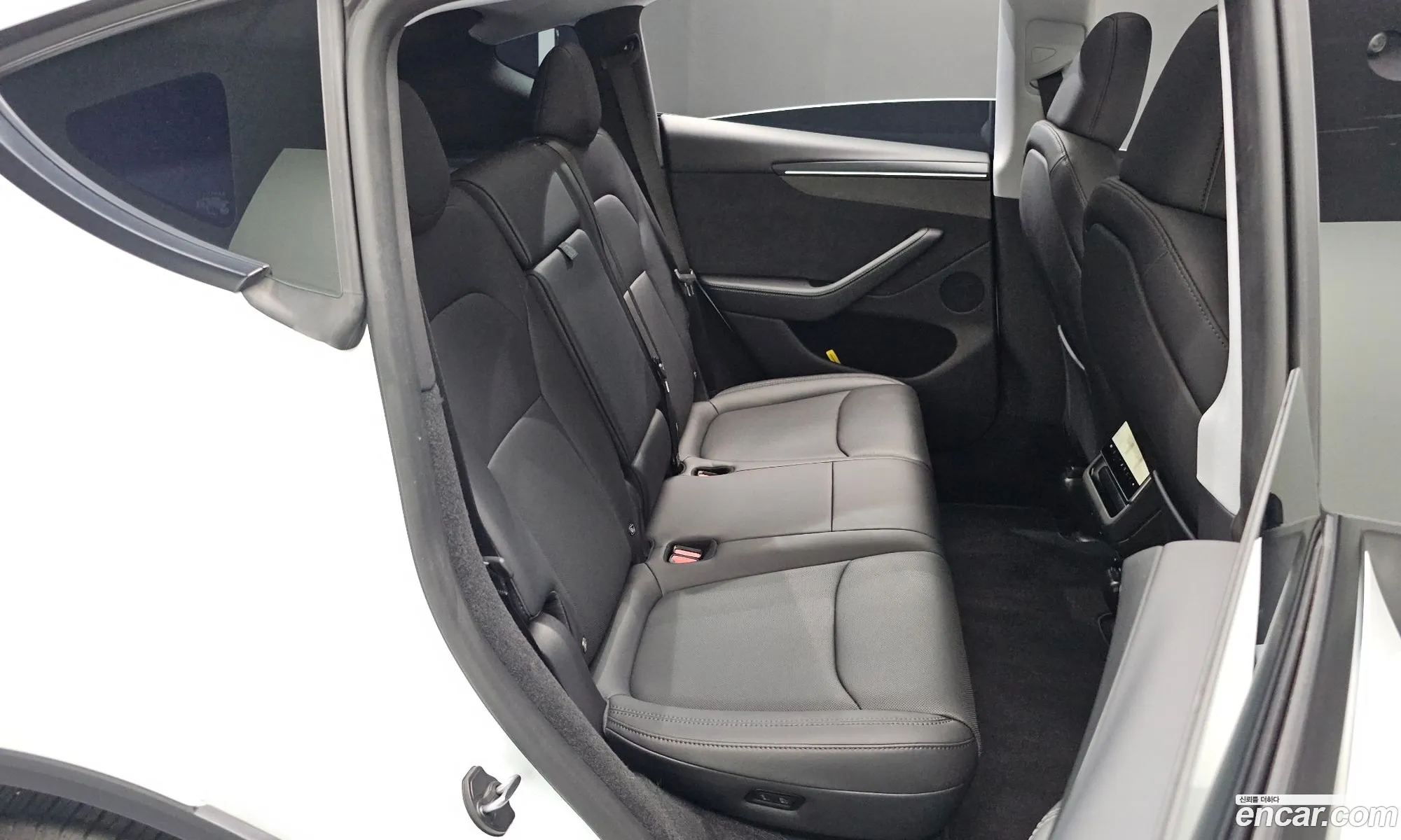 Tesla Model Y 2025 LRWYGCEK5SC064995 — 16