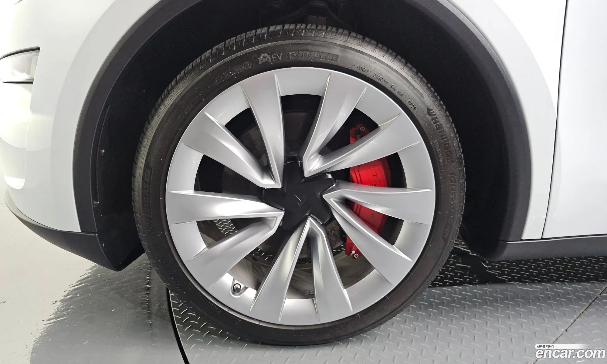 Tesla Model Y 2025 LRWYGCEK5SC064995 — 29