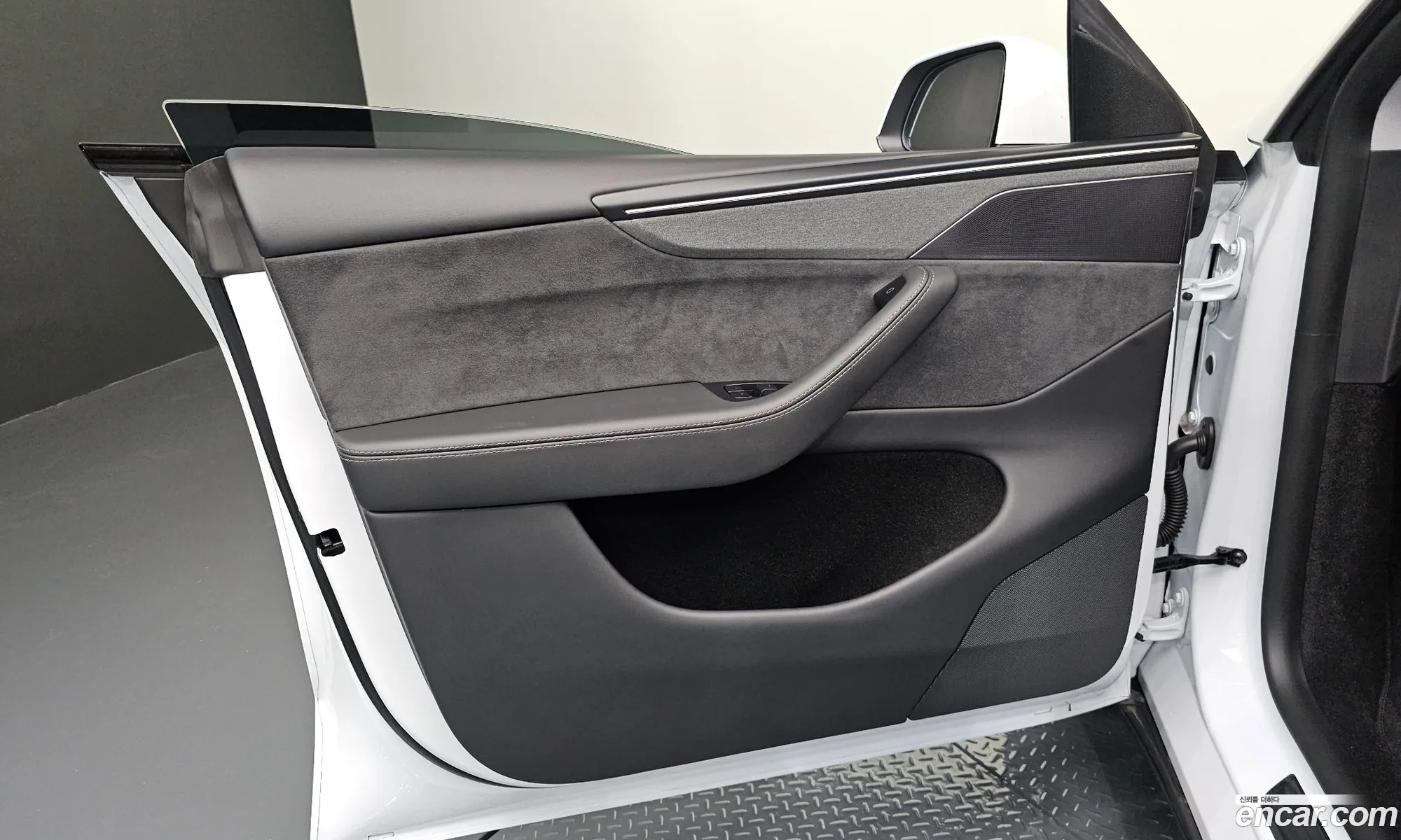 Tesla Model Y 2025 LRWYGCEK5SC064995 — 18