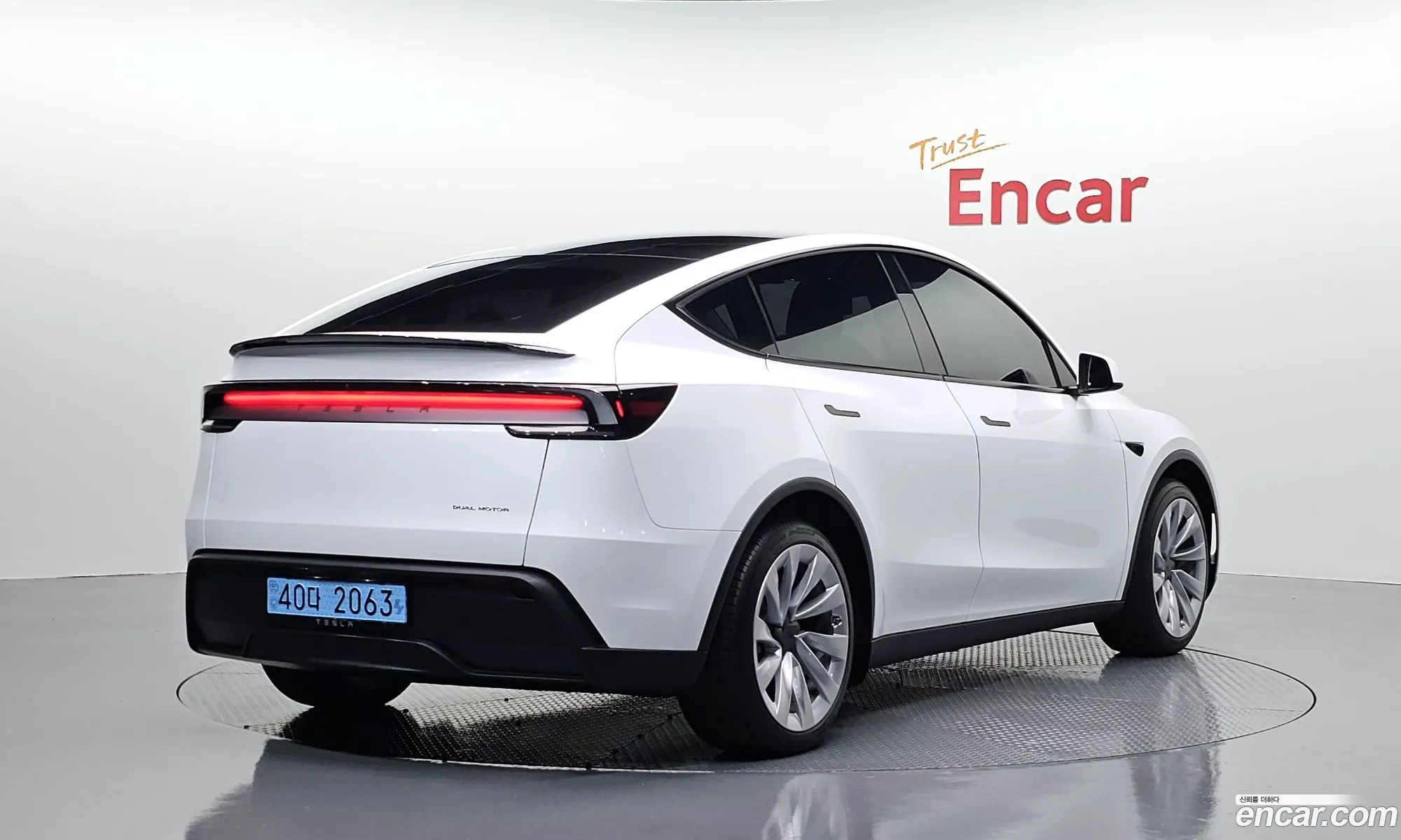 Tesla Model Y 2025 LRWYGCEK5SC064995 — 23