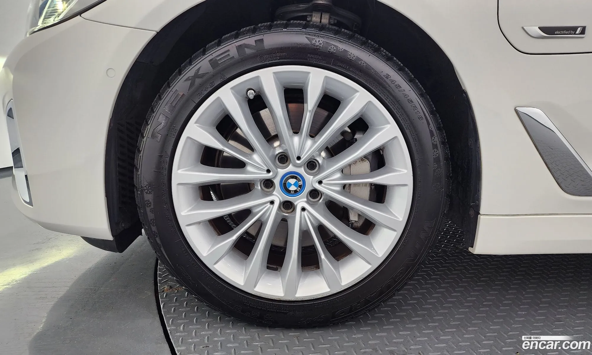 BMW 5 Series 2022 WBA51AG08NCL02587 — 32