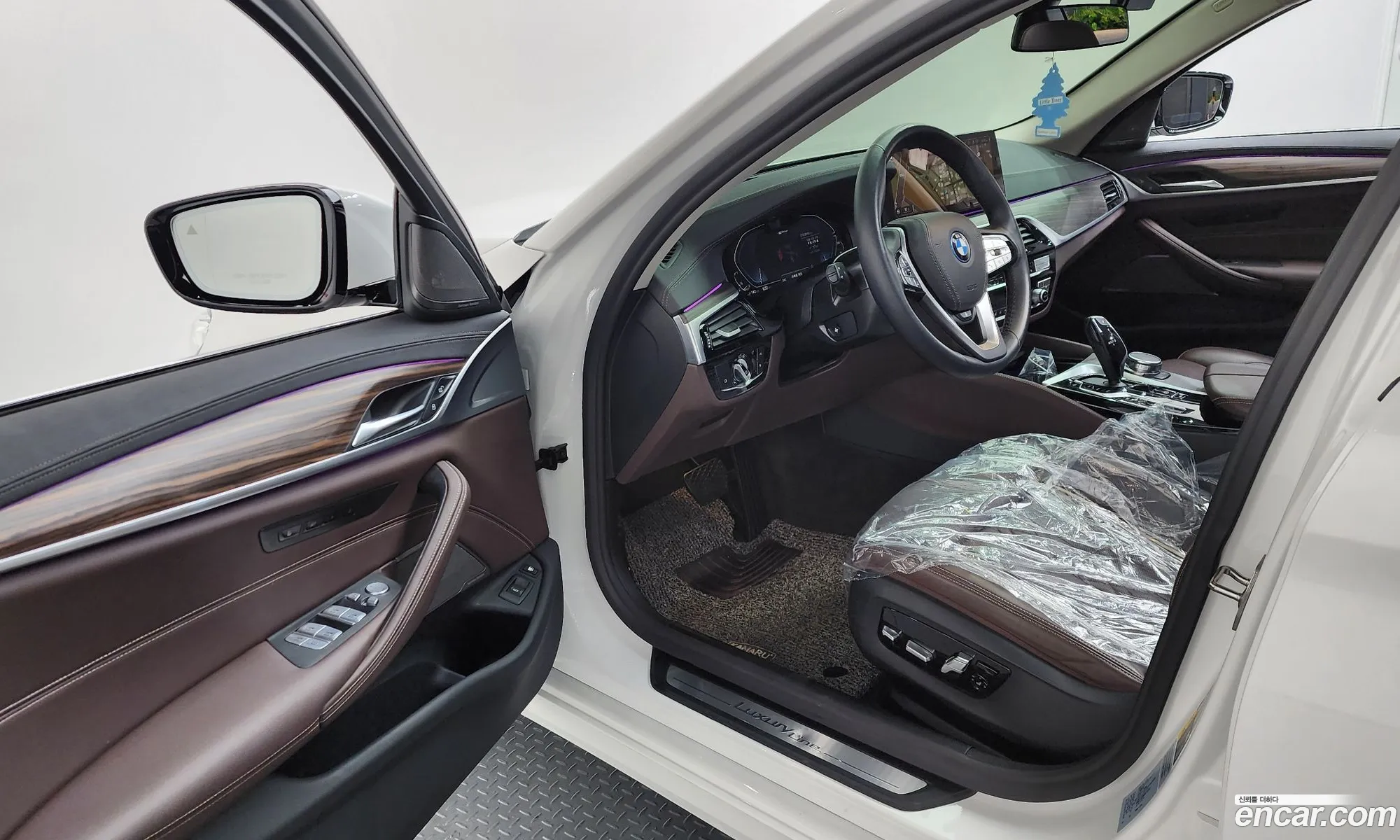 BMW 5 Series 2022 WBA51AG08NCL02587 — 18