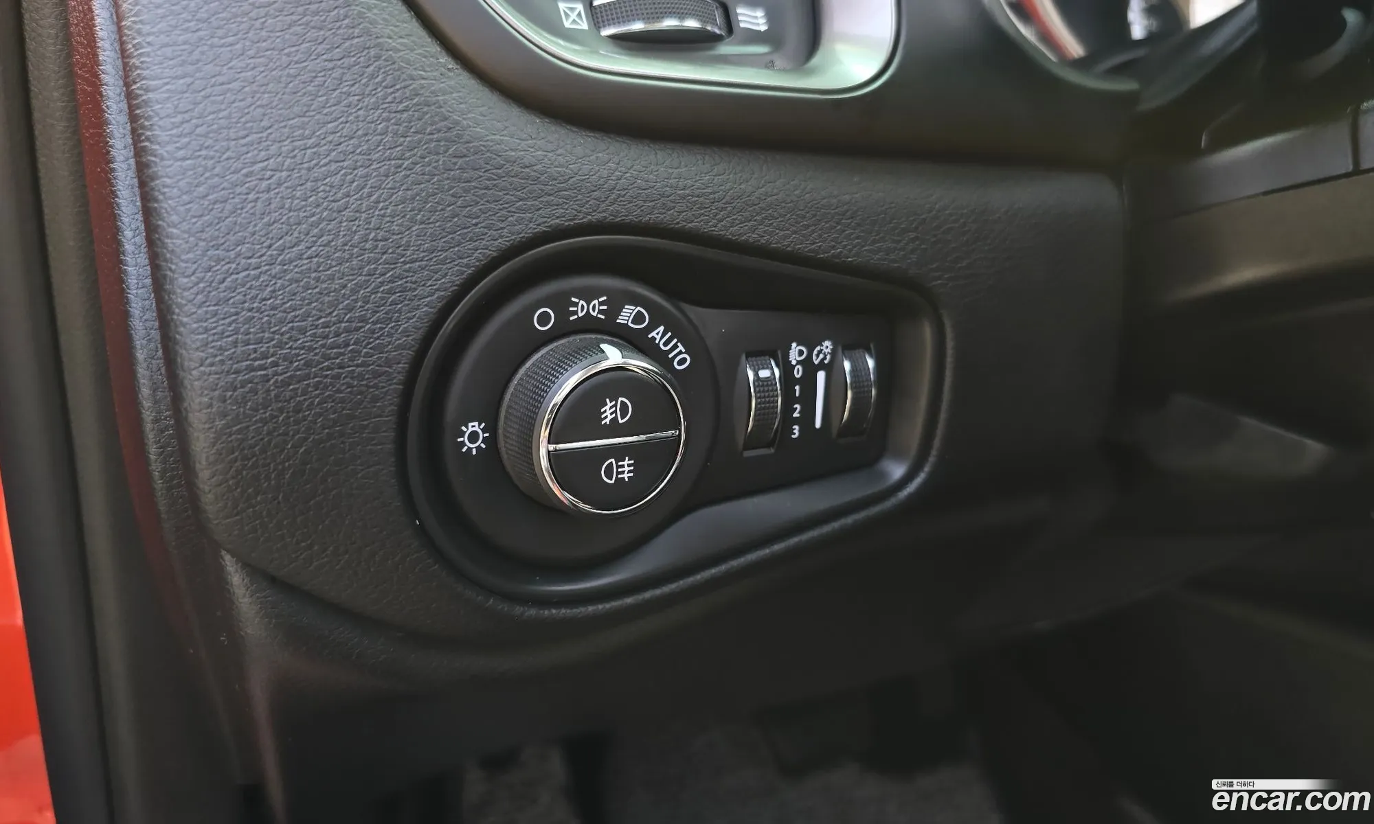Jeep Renegade 2019 1C4BU0000KPK37184 — 32