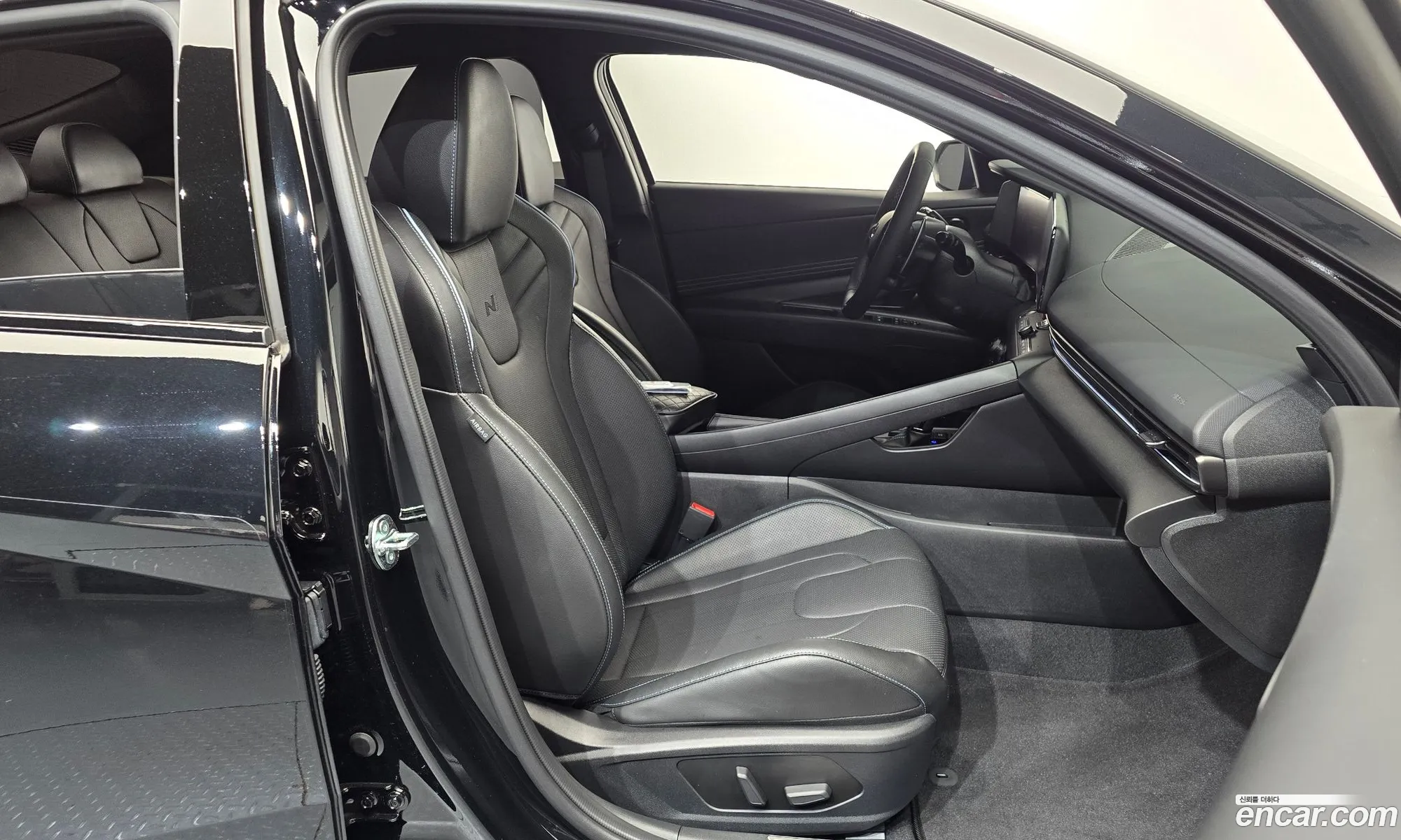 Hyundai Elantra 2025 — 3
