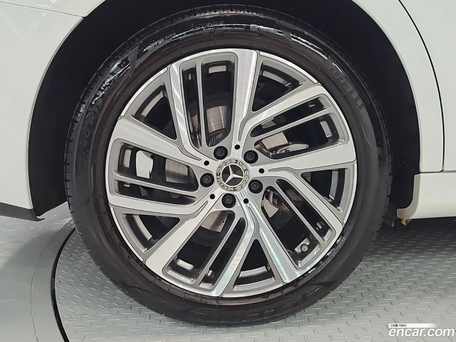 Mercedes-Benz E-Class W214 2024 — 13