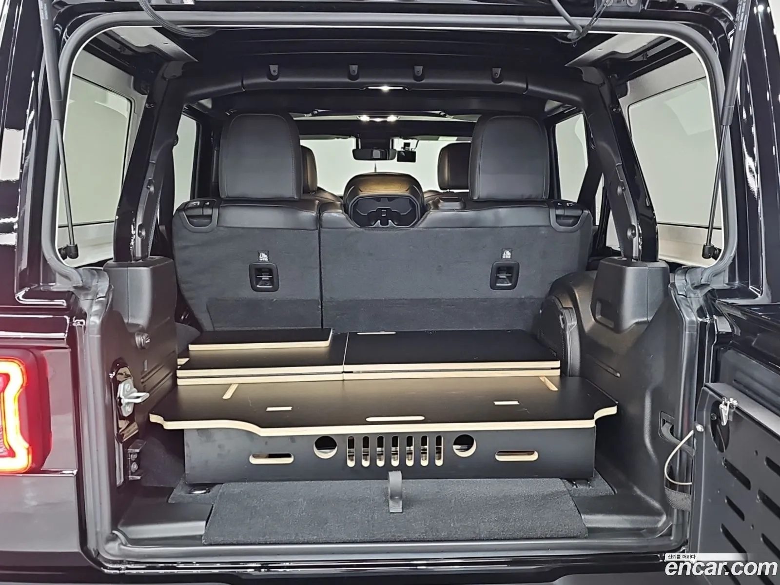 Jeep Wrangler 2023 — 12