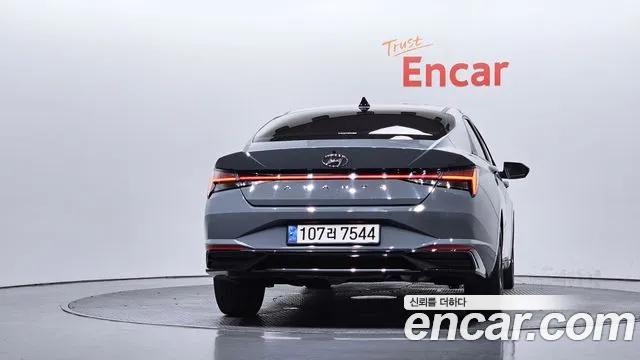 Hyundai Elantra 2021 — 3