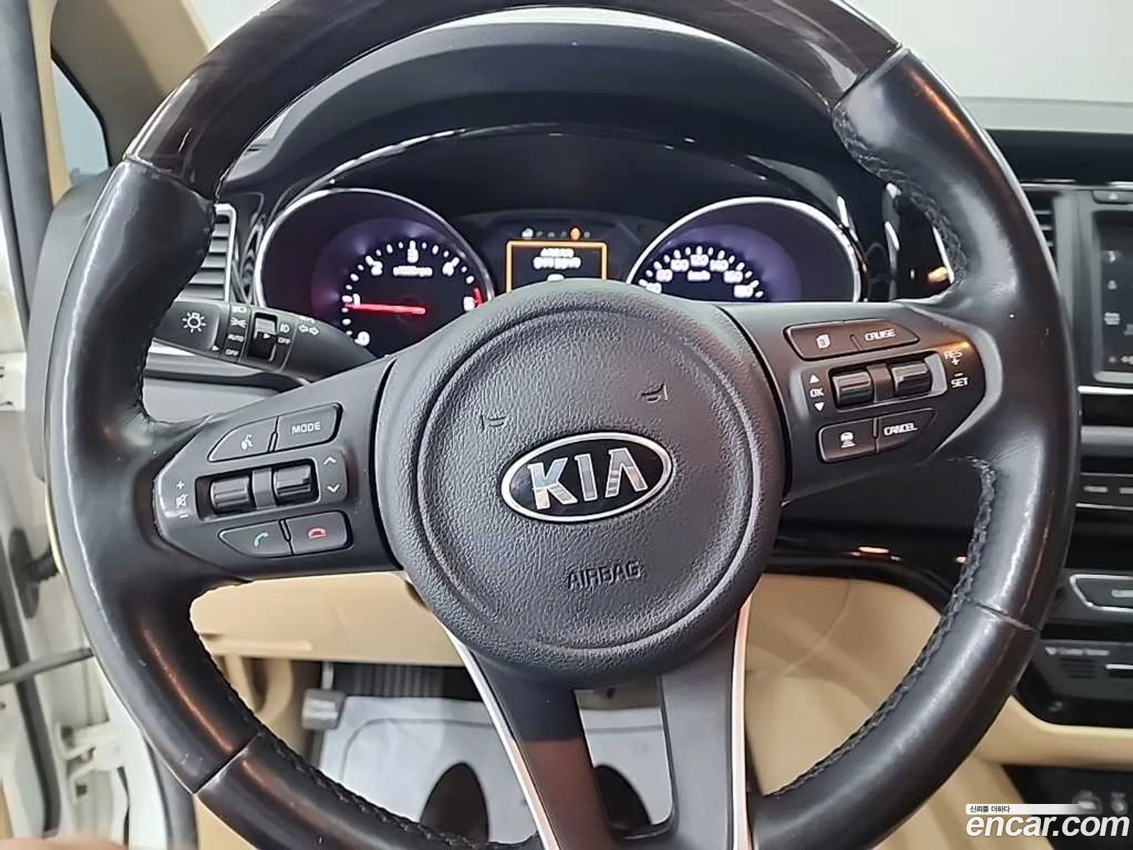Kia Carnival 2017 — 16