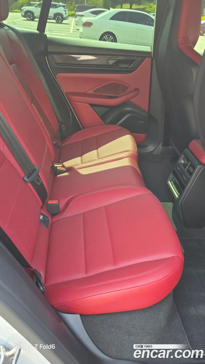 Porsche Macan EV