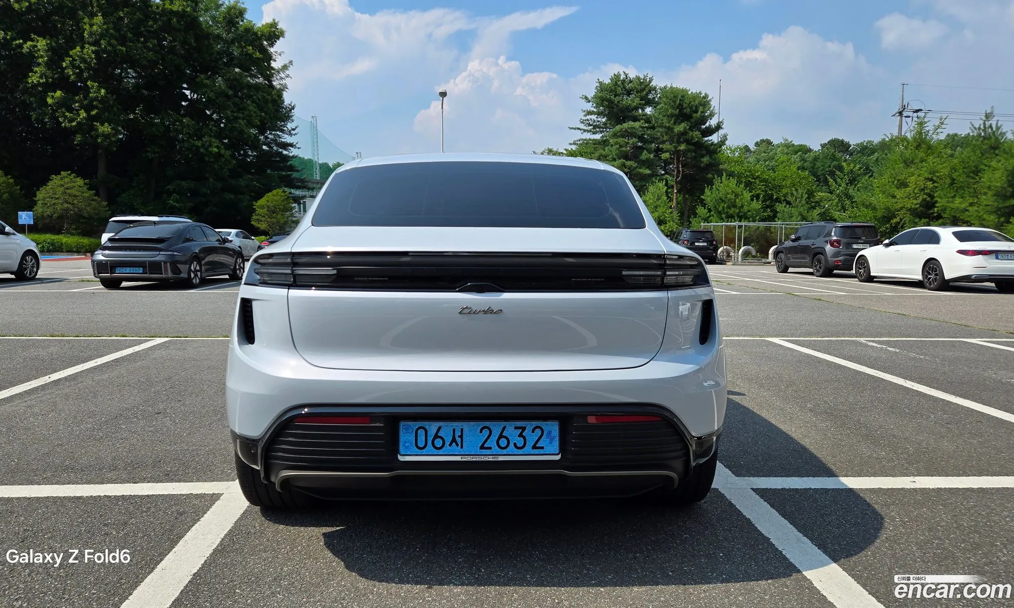 Porsche Macan EV