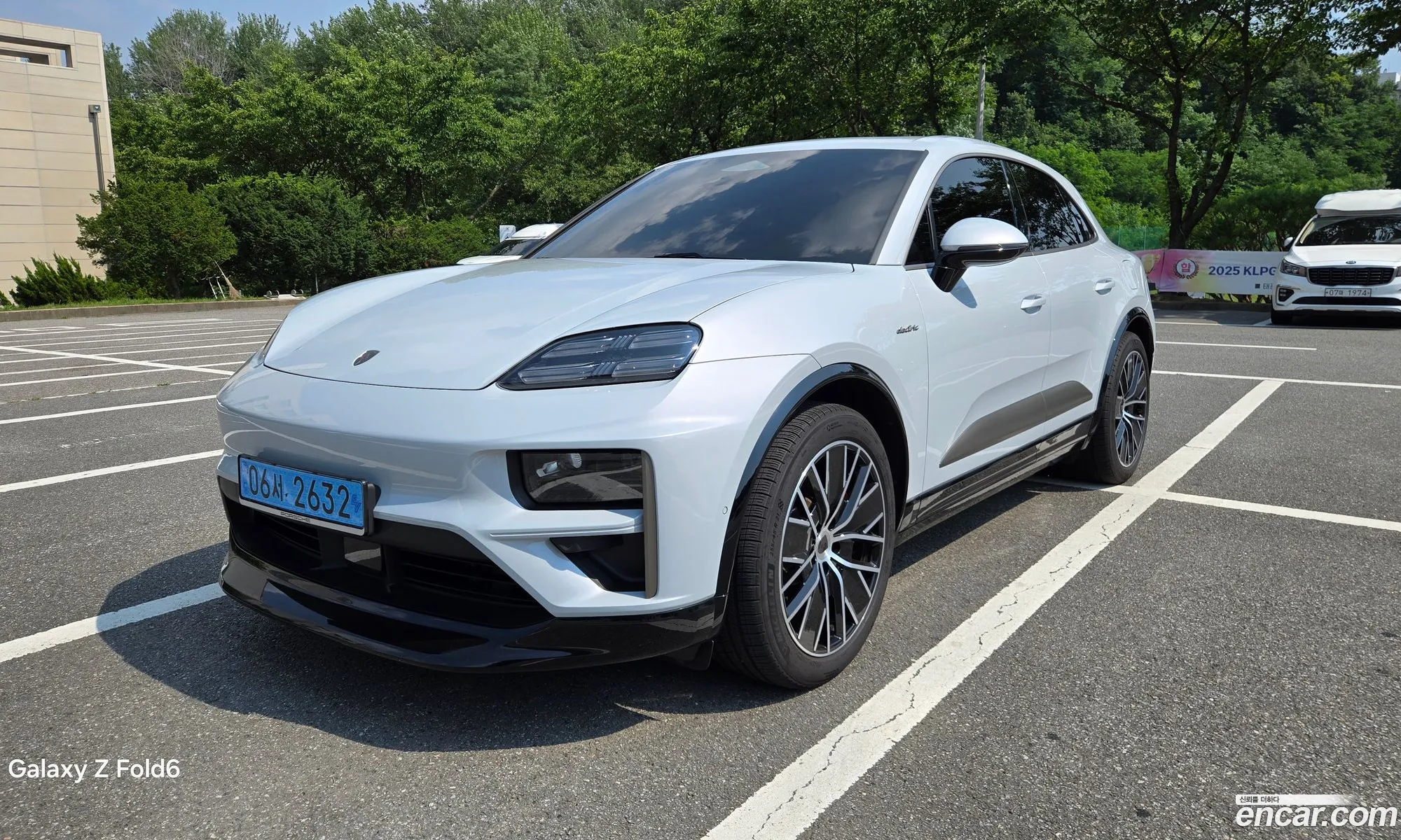 Porsche Macan EV 2025 — 10