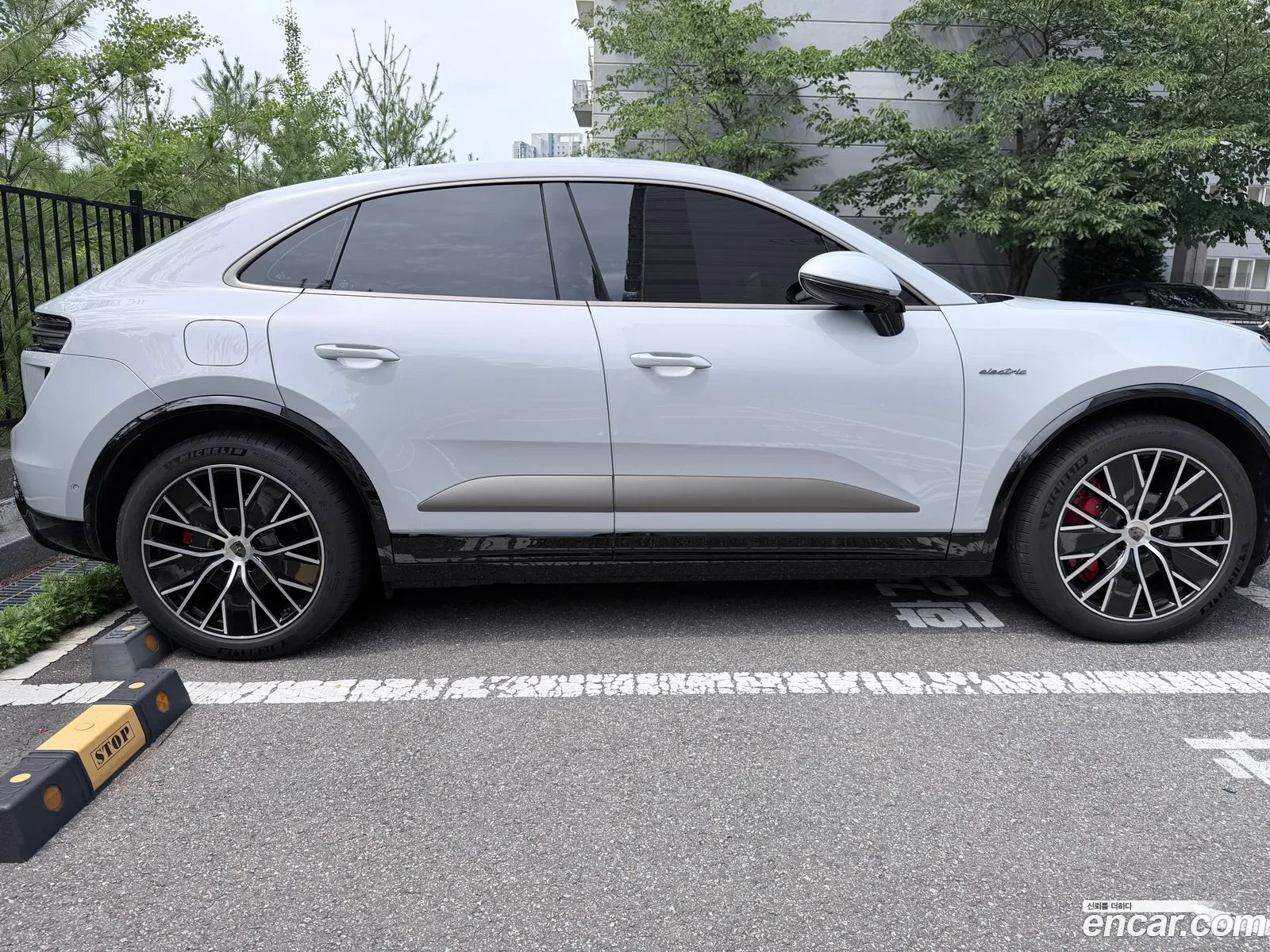 Porsche Macan EV 2025 — 4