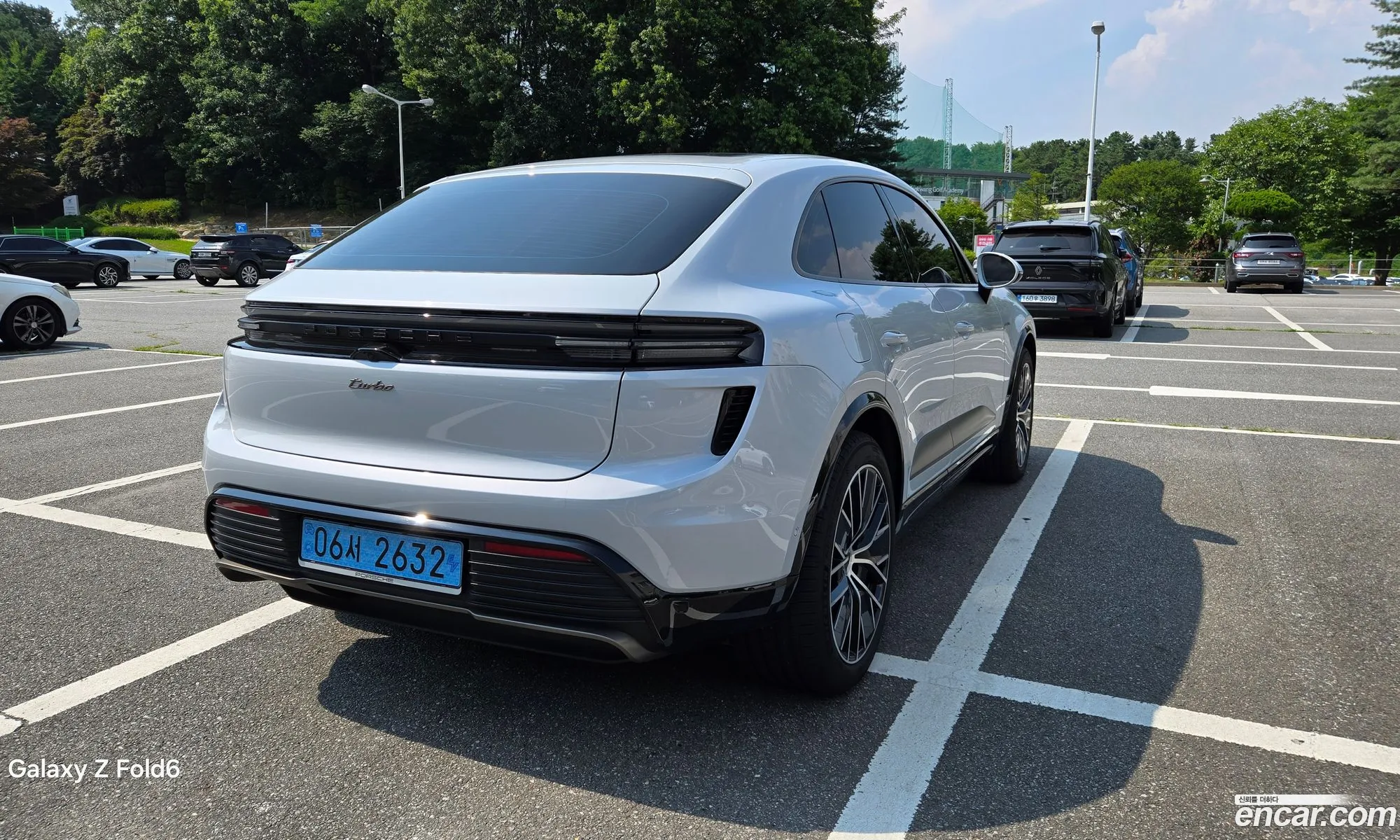 Porsche Macan EV