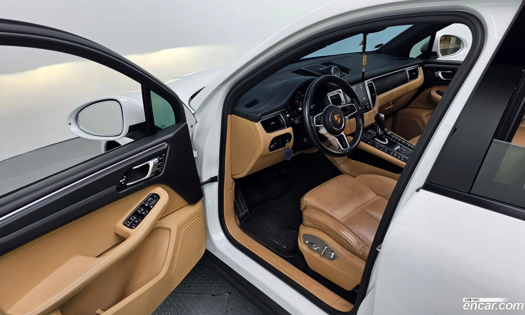 Porsche Macan 2018 WP1AA2956JLB15194 — 3