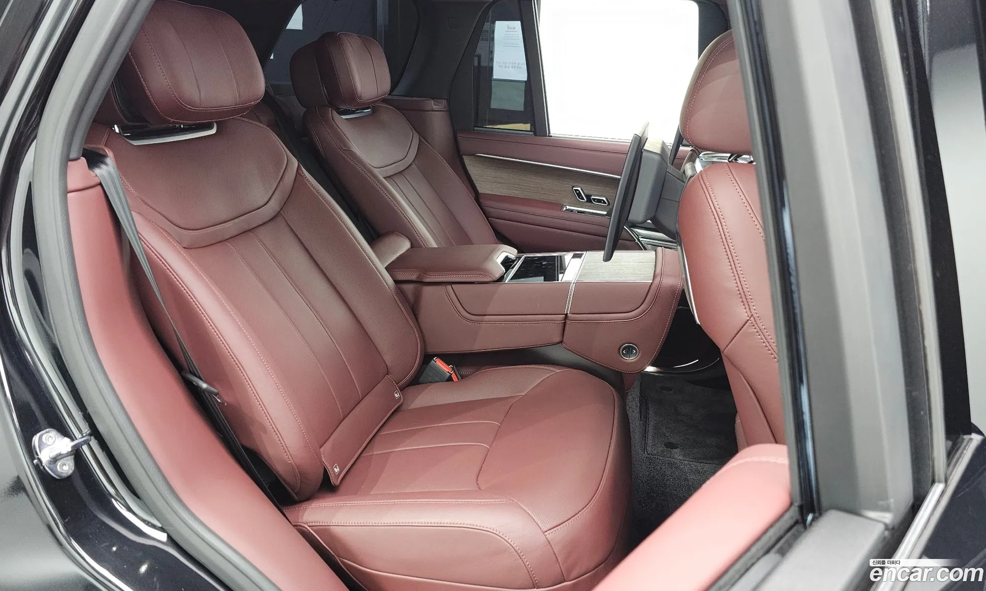 Land Rover Range Rover 2025 SALKA9B42SA286367 — 4