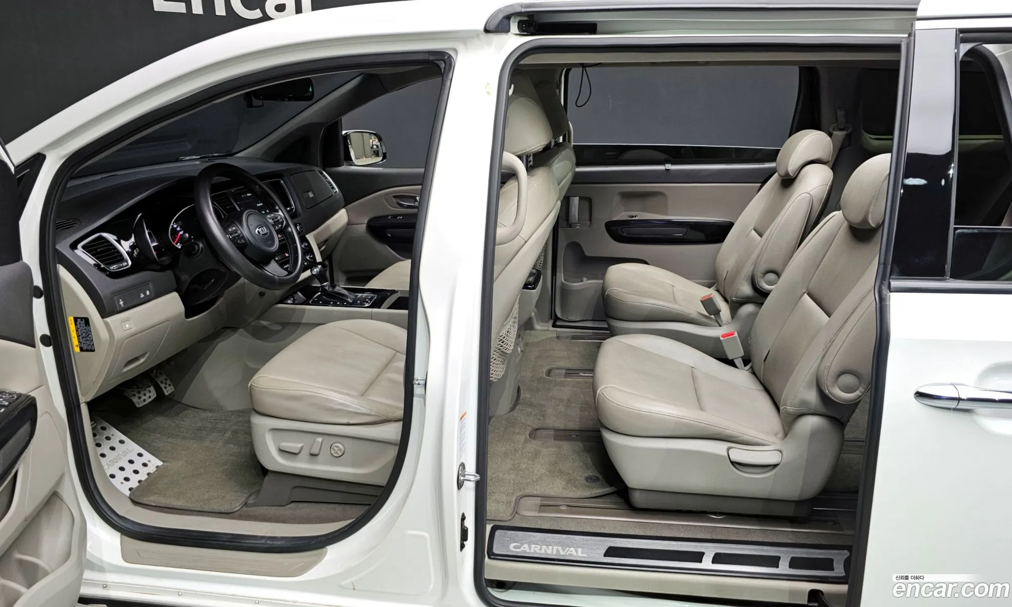 Kia Carnival 2014 KNAMC81ABFS022703 — 17