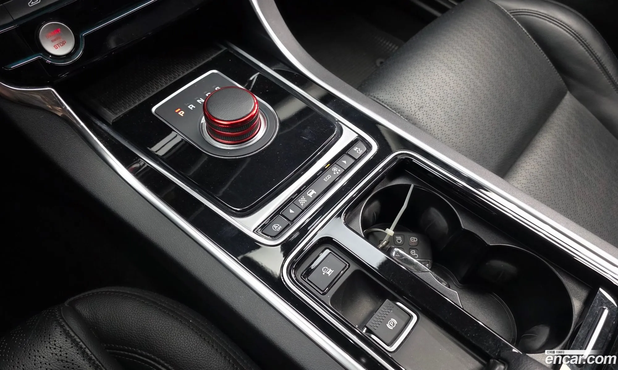 Jaguar XF 2018 — 32