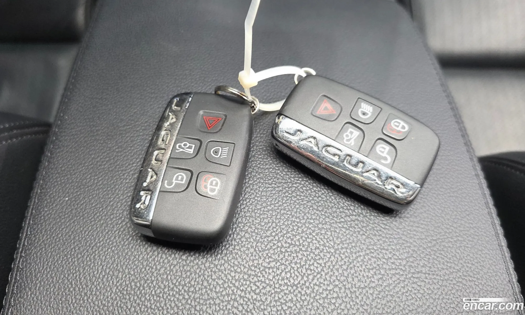 Jaguar XF 2018 — 35