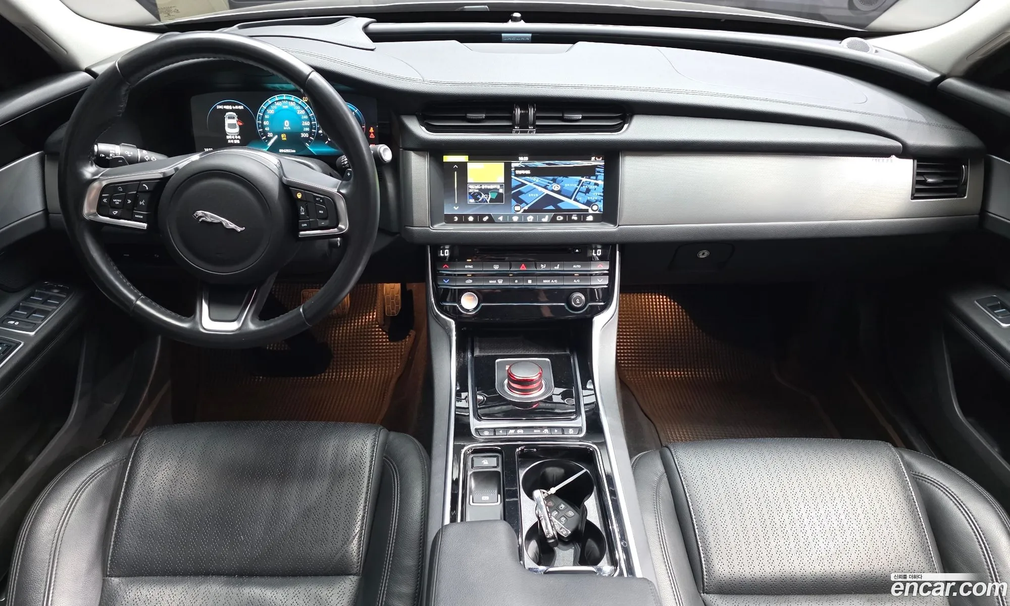 Jaguar XF 2018 — 16