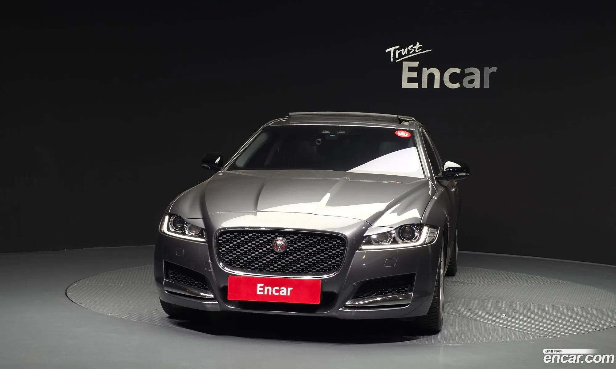 Jaguar XF 2018 — 27