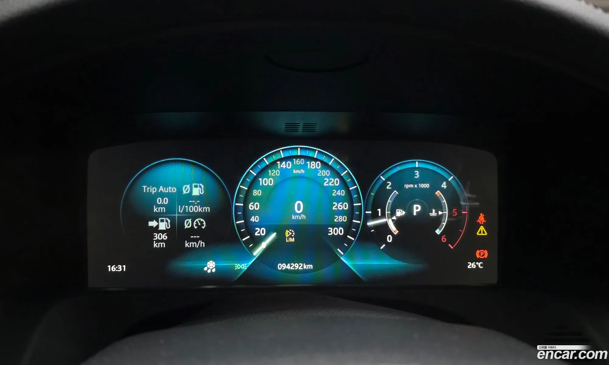 Jaguar XF 2018 — 17