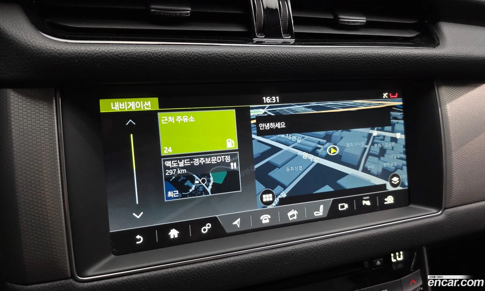 Jaguar XF 2018 — 10