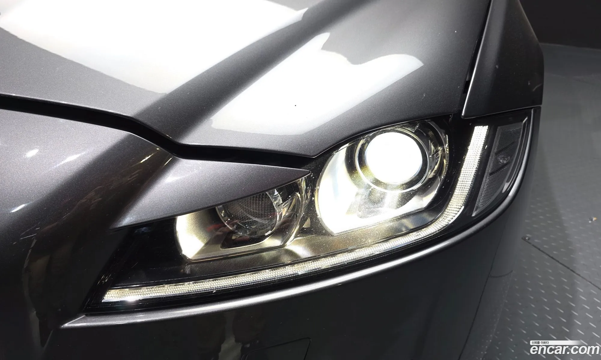 Jaguar XF 2018 — 15