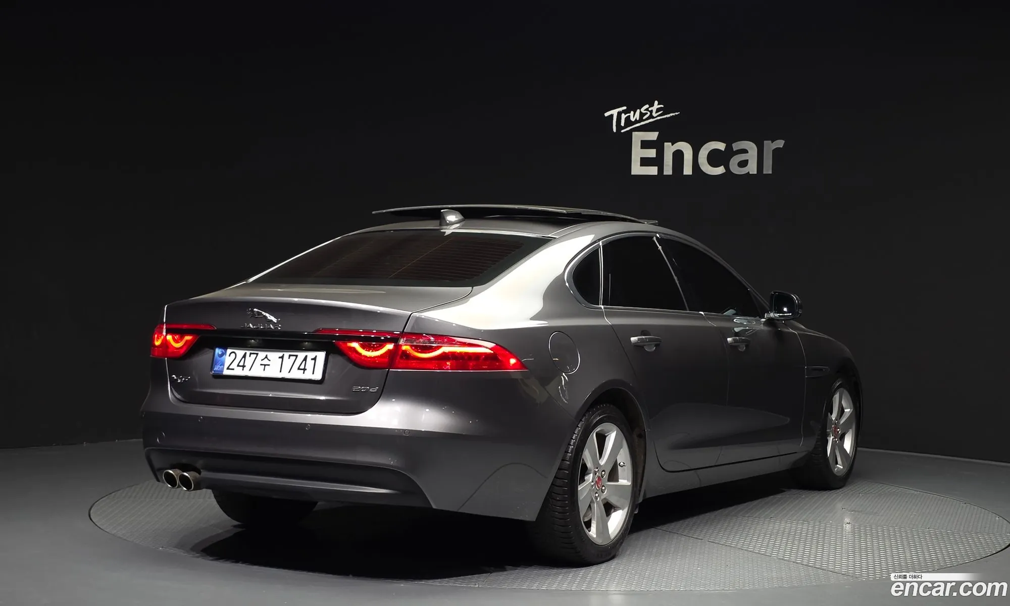 Jaguar XF 2018 — 9