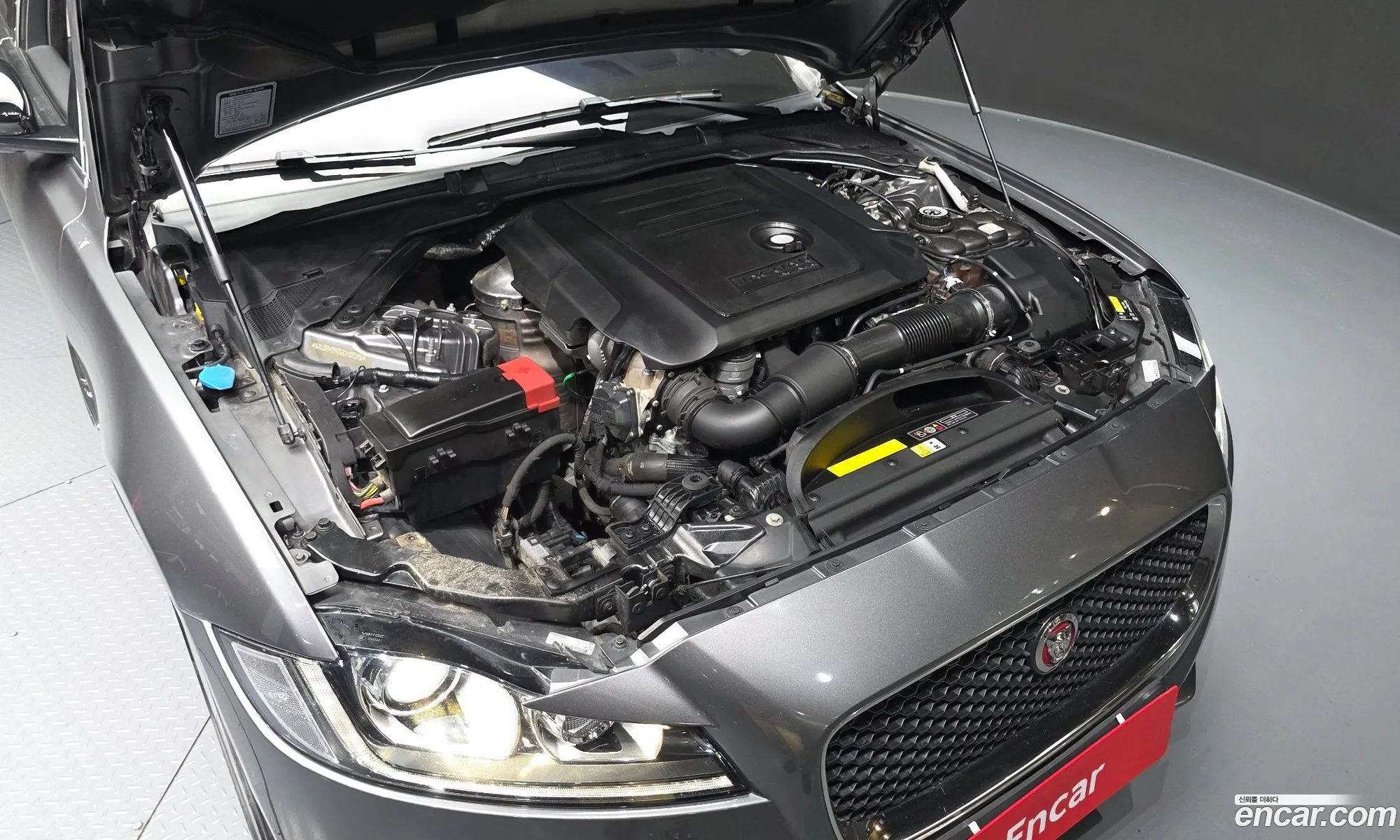 Jaguar XF 2018 — 34