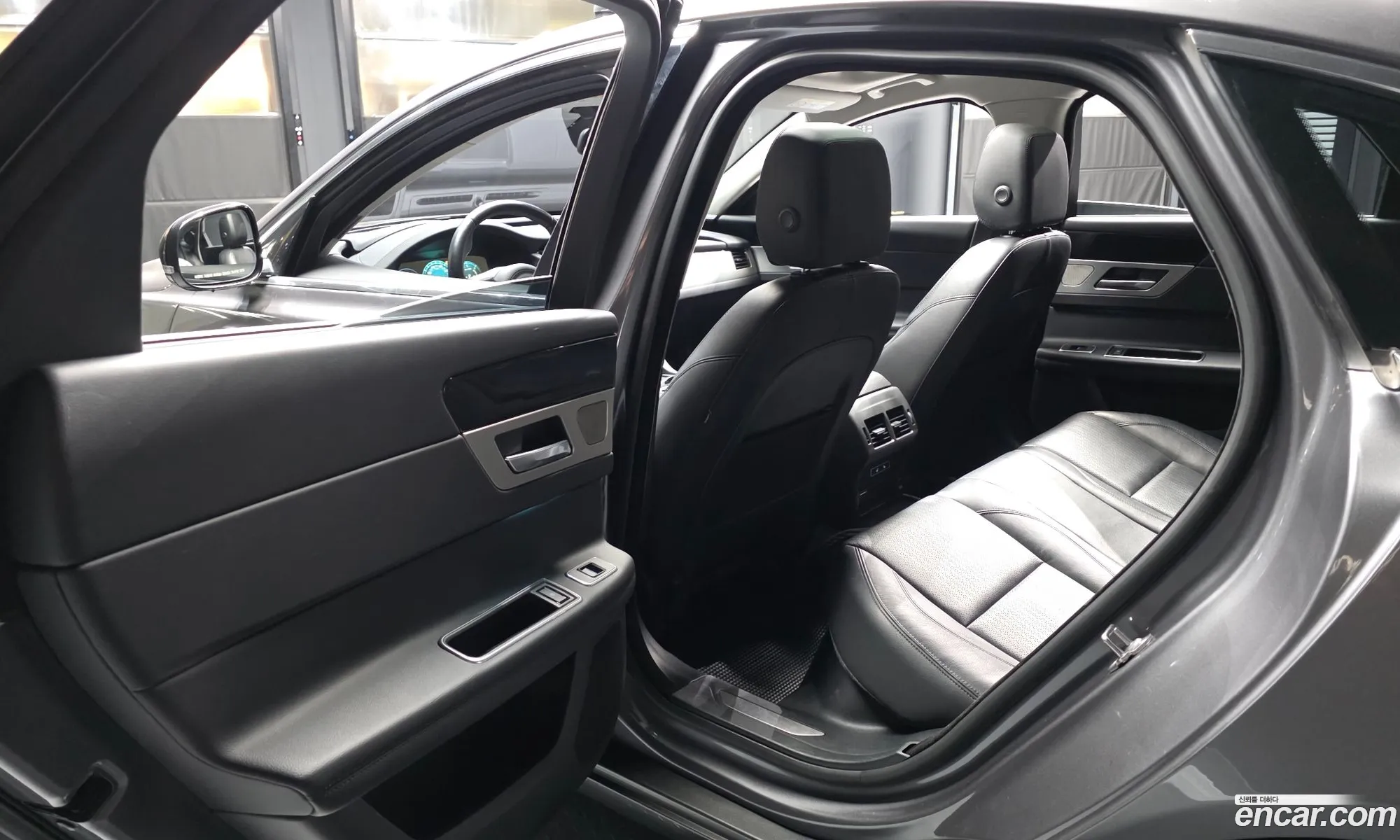 Jaguar XF 2018 — 7