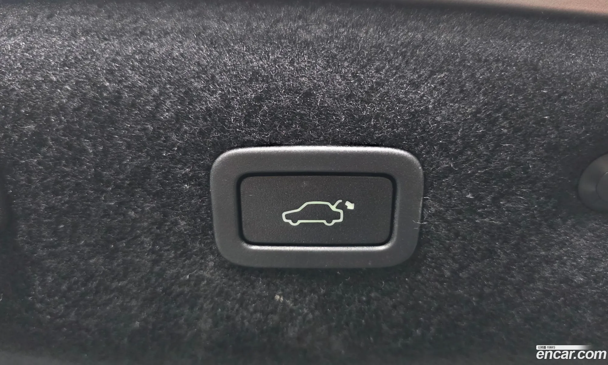 Jaguar XF 2018 — 19