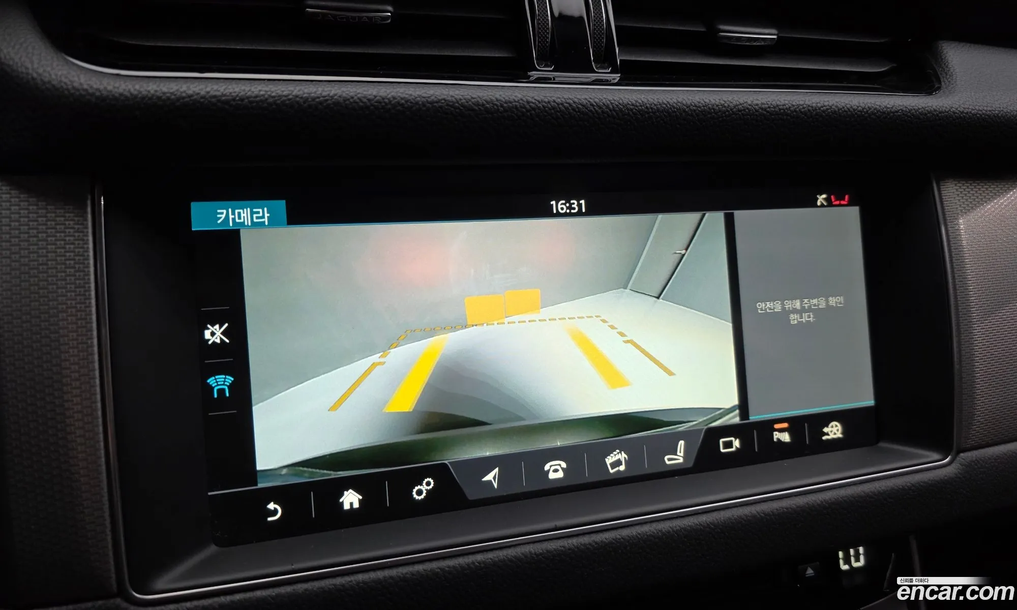 Jaguar XF 2018 — 21
