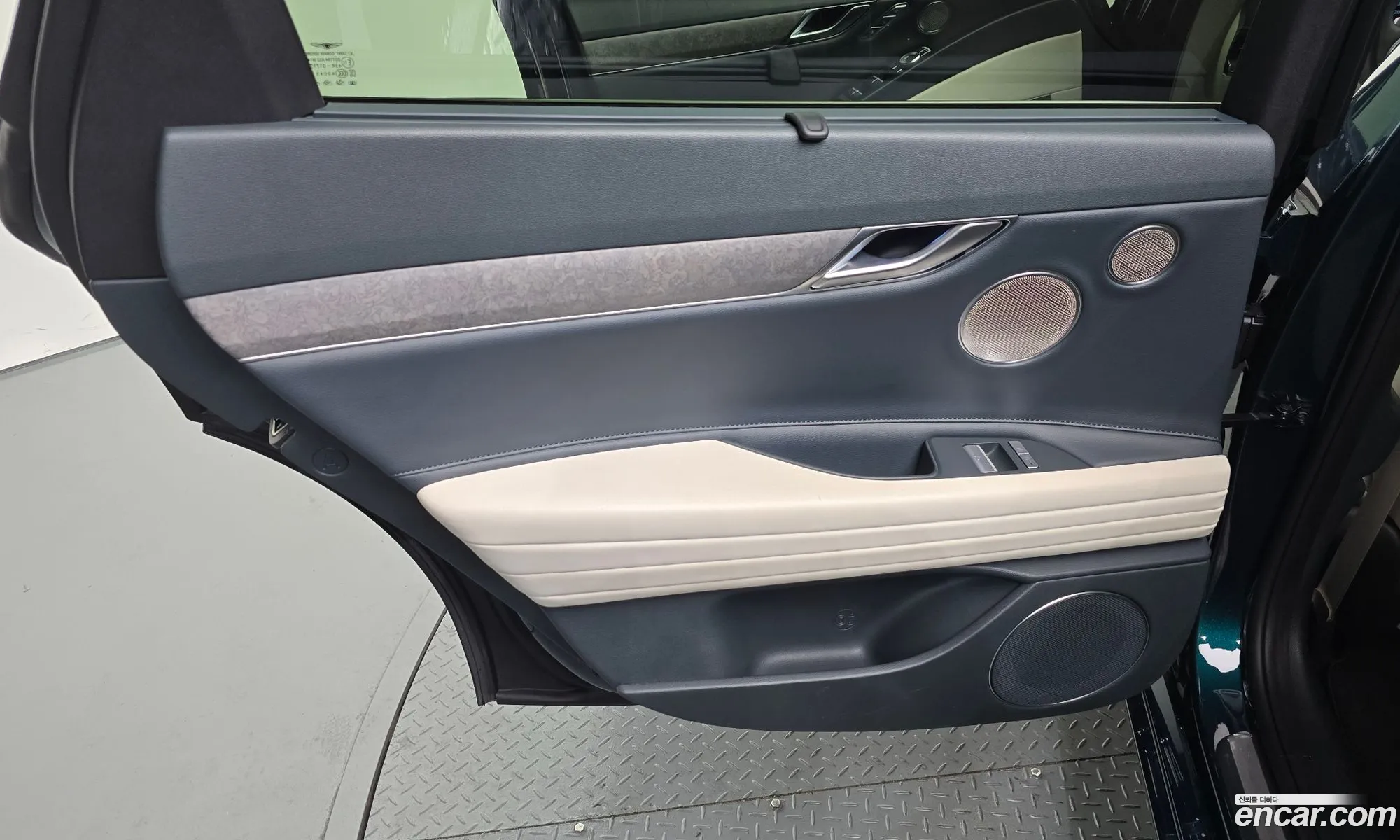 Genesis Electrified G80 2022 — 21