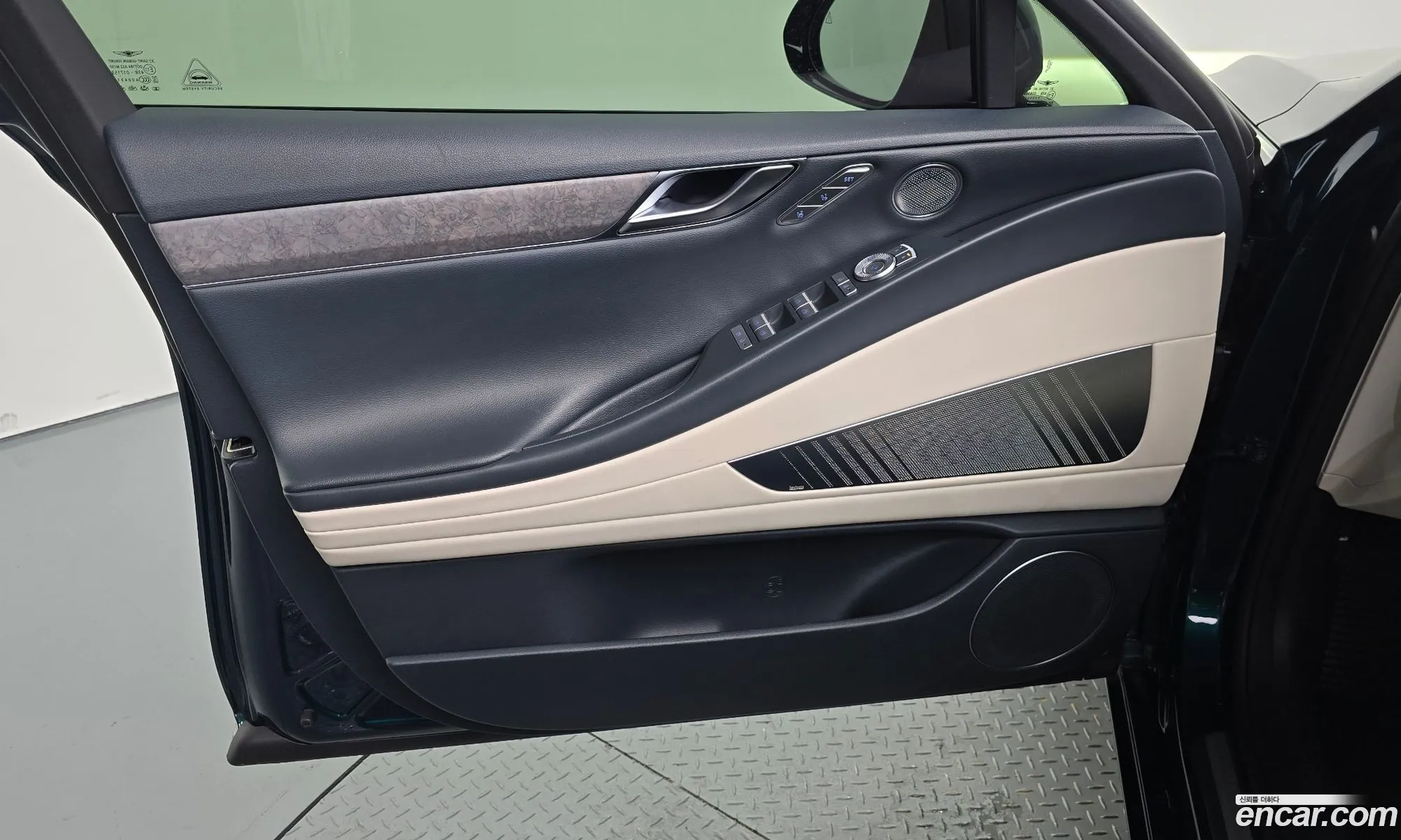 Genesis Electrified G80 2022 — 29