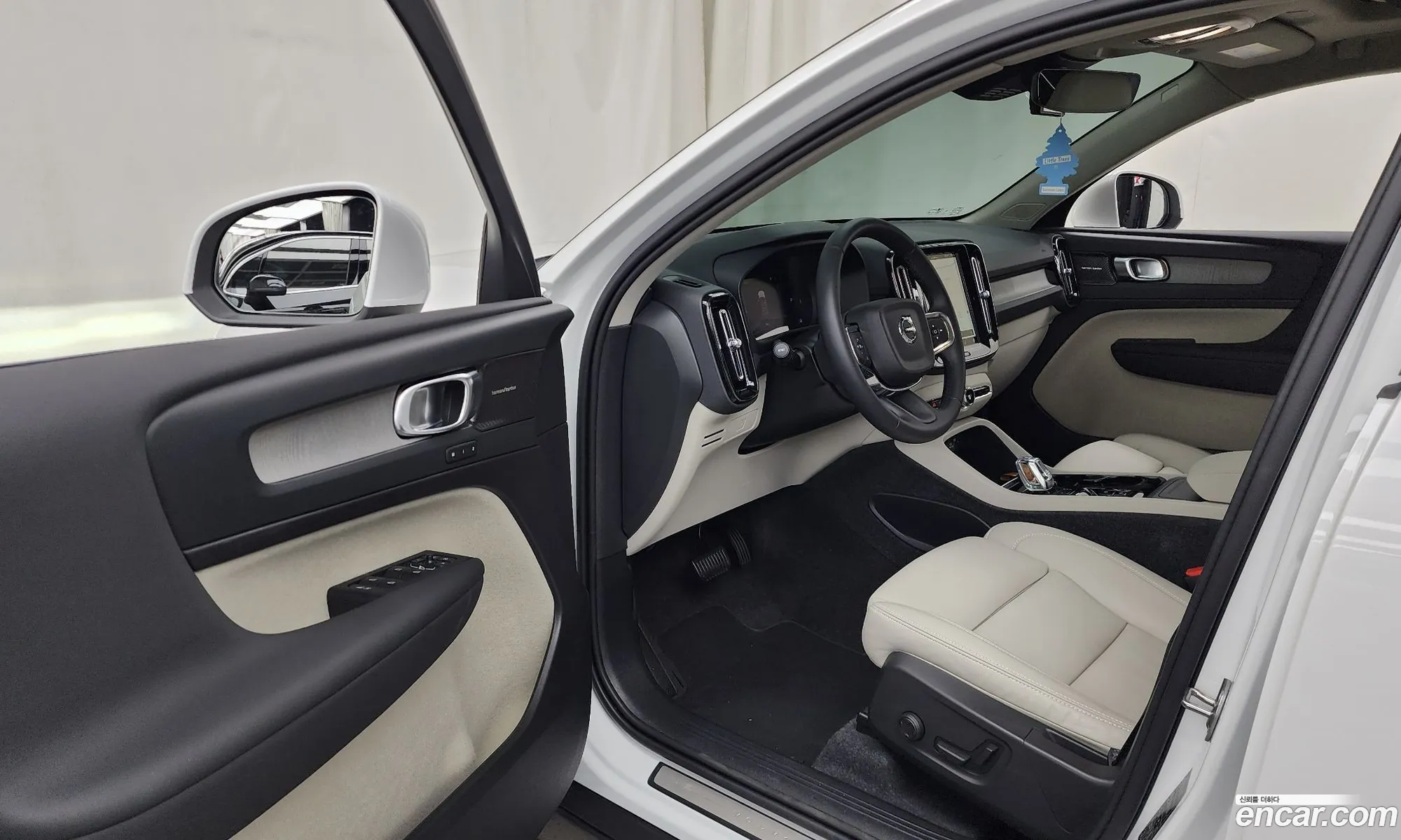Volvo XC40 2024 — 3