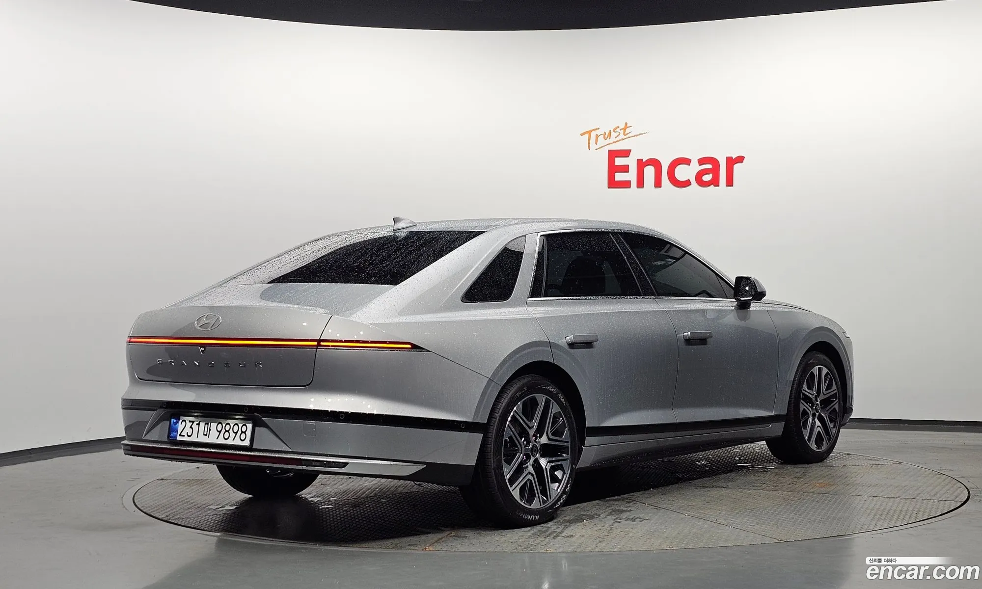 Hyundai Grandeur Hybrid 2025 — 3