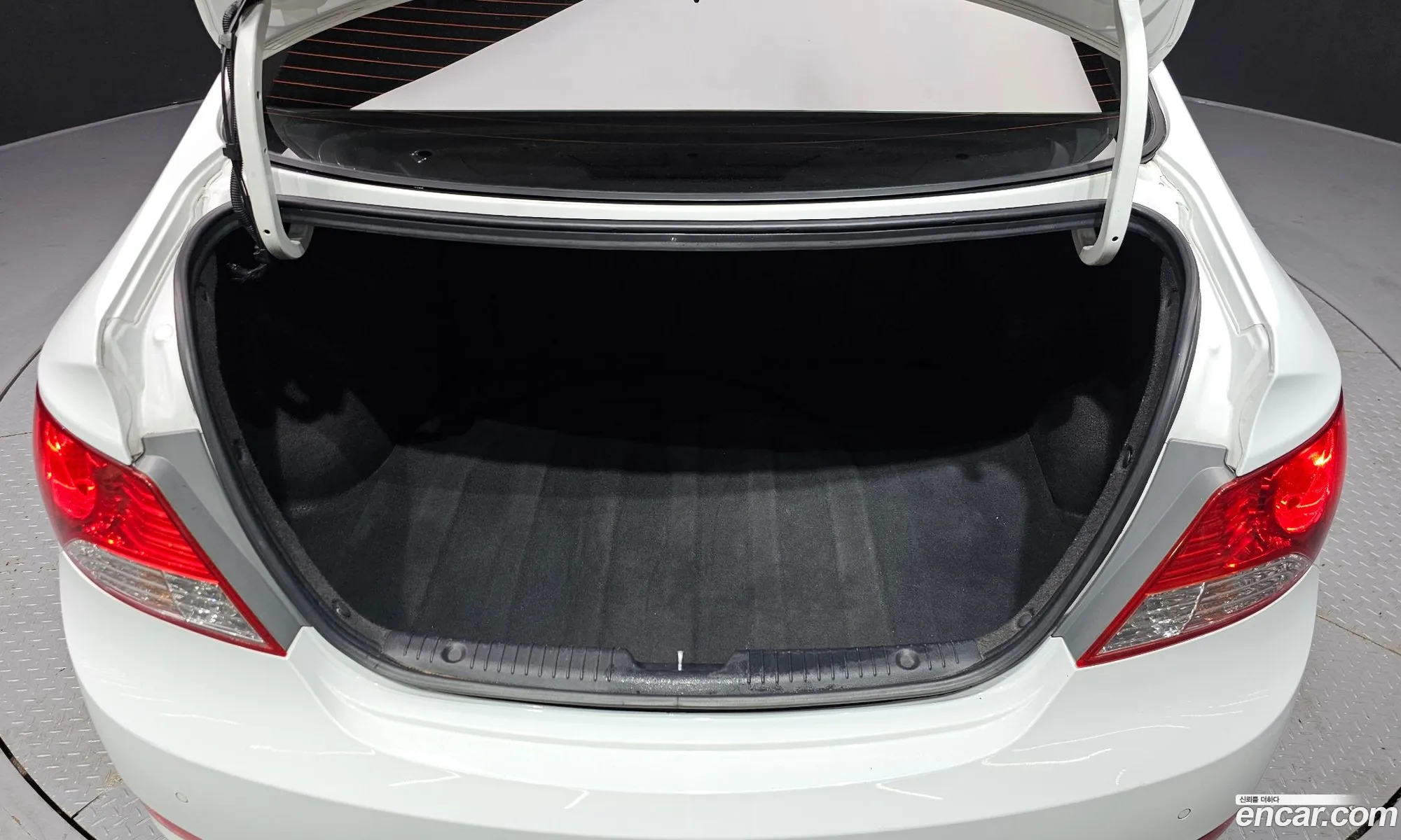 Hyundai Accent 2014 — 17