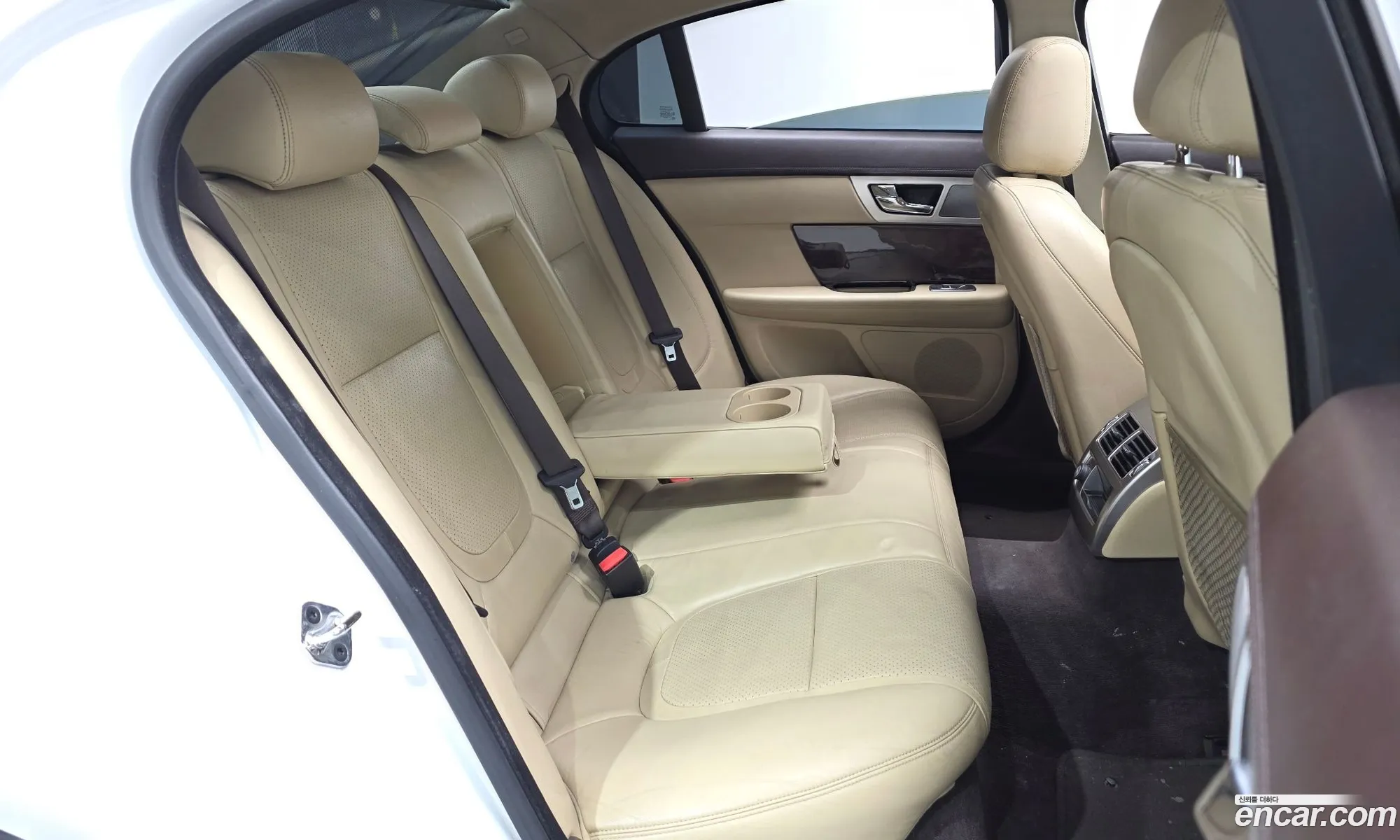 Jaguar XF 2011 SAJAA064XCNS29337 — 2
