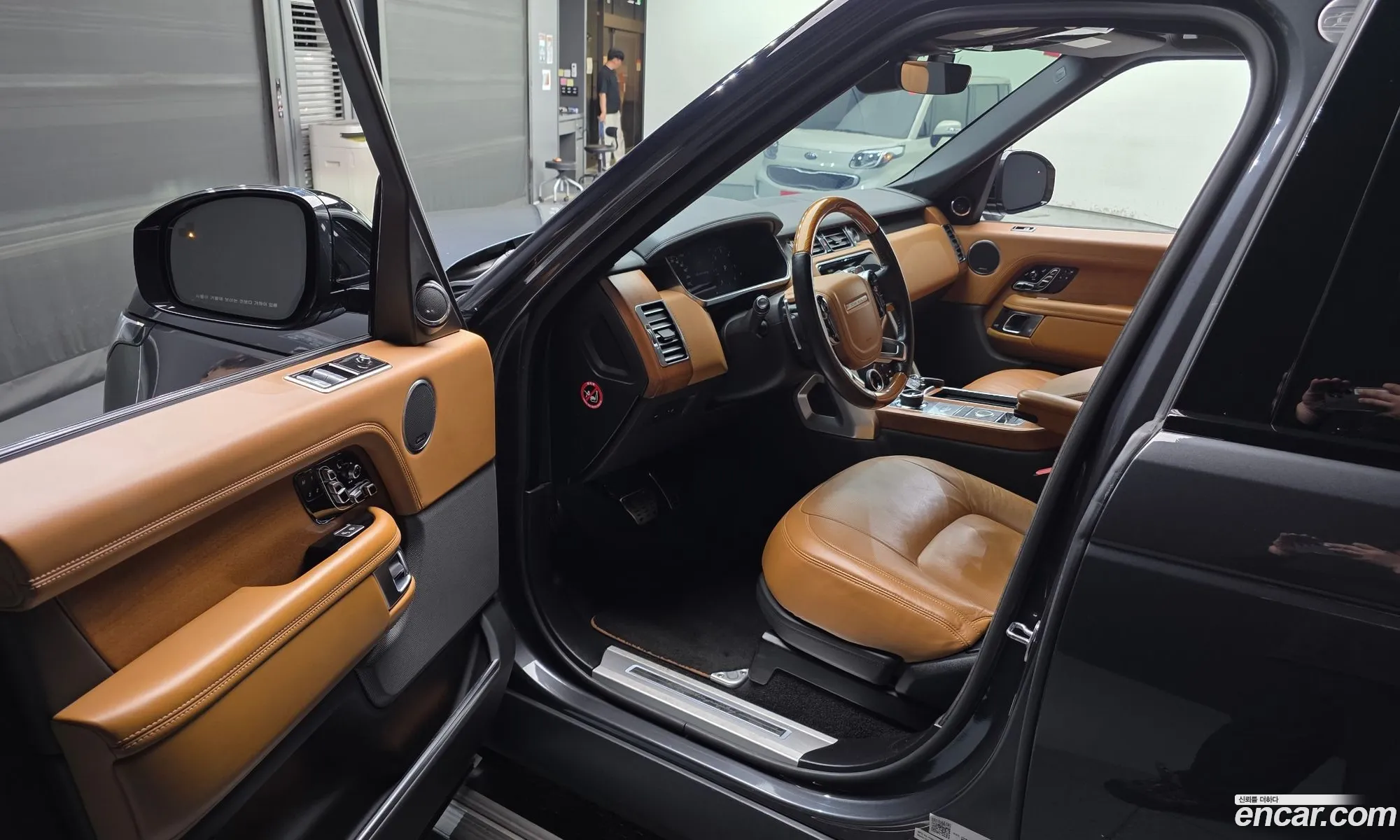 Land Rover Range Rover 2018 SALGA3BJ5JA510884 — 18